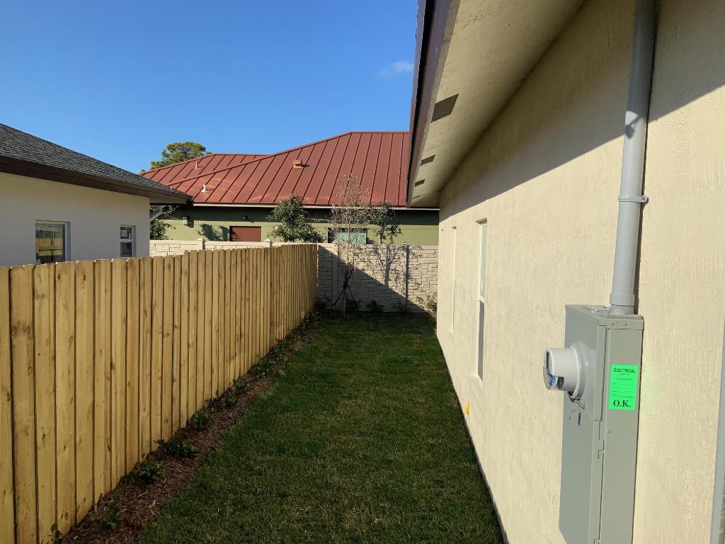 1554-1558 W 26th Court