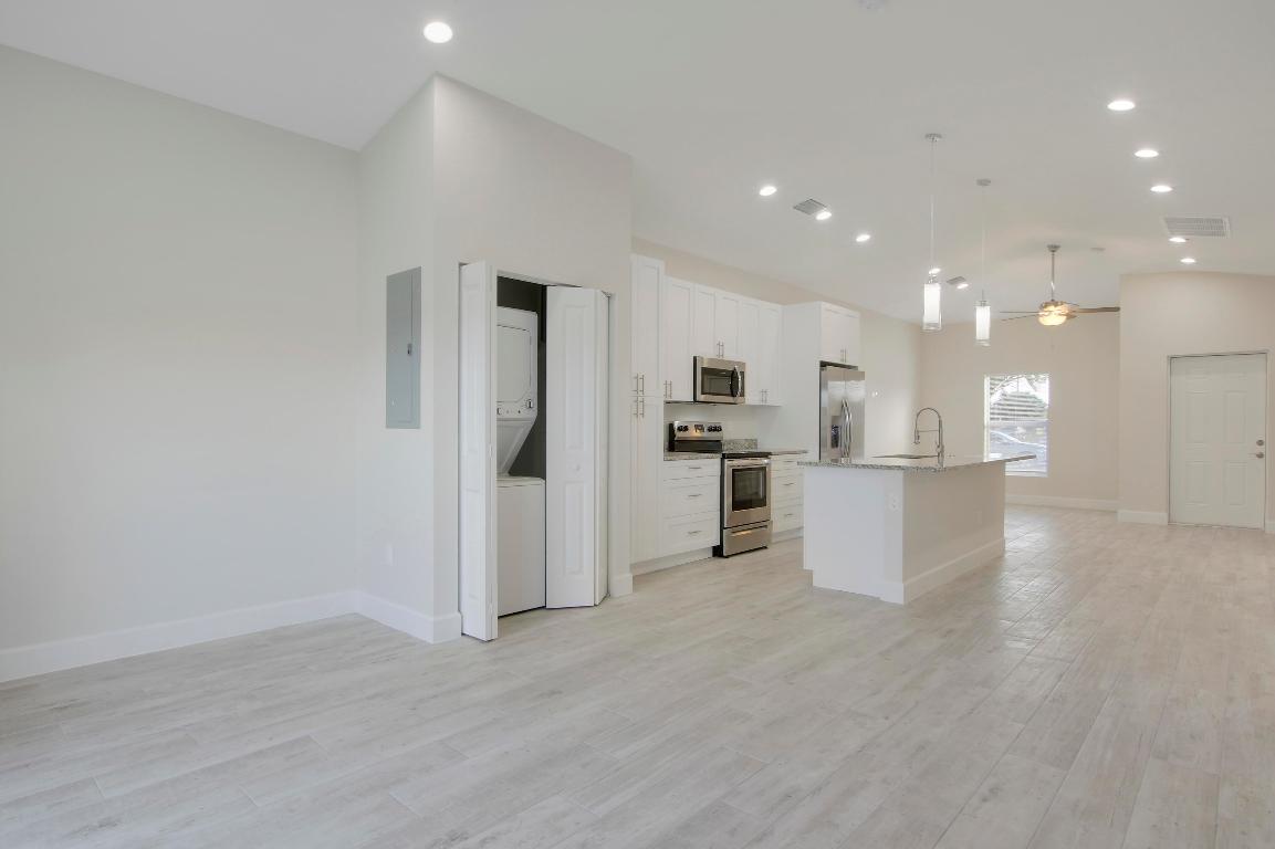 1554-1558 W 26th Court