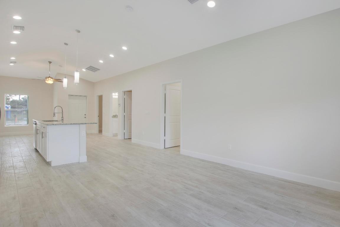 1554-1558 W 26th Court