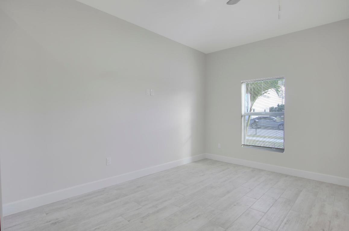 1554-1558 W 26th Court