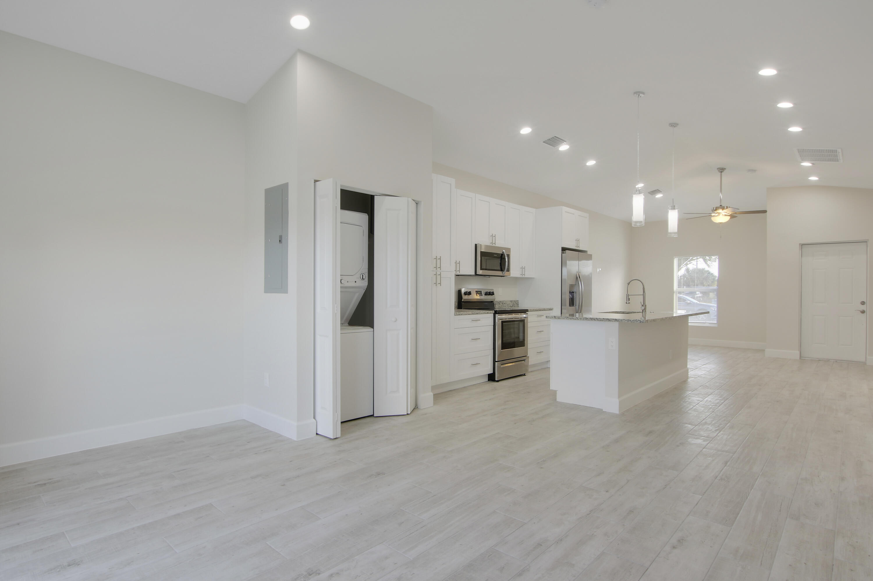 1554-1558 W 26th Court