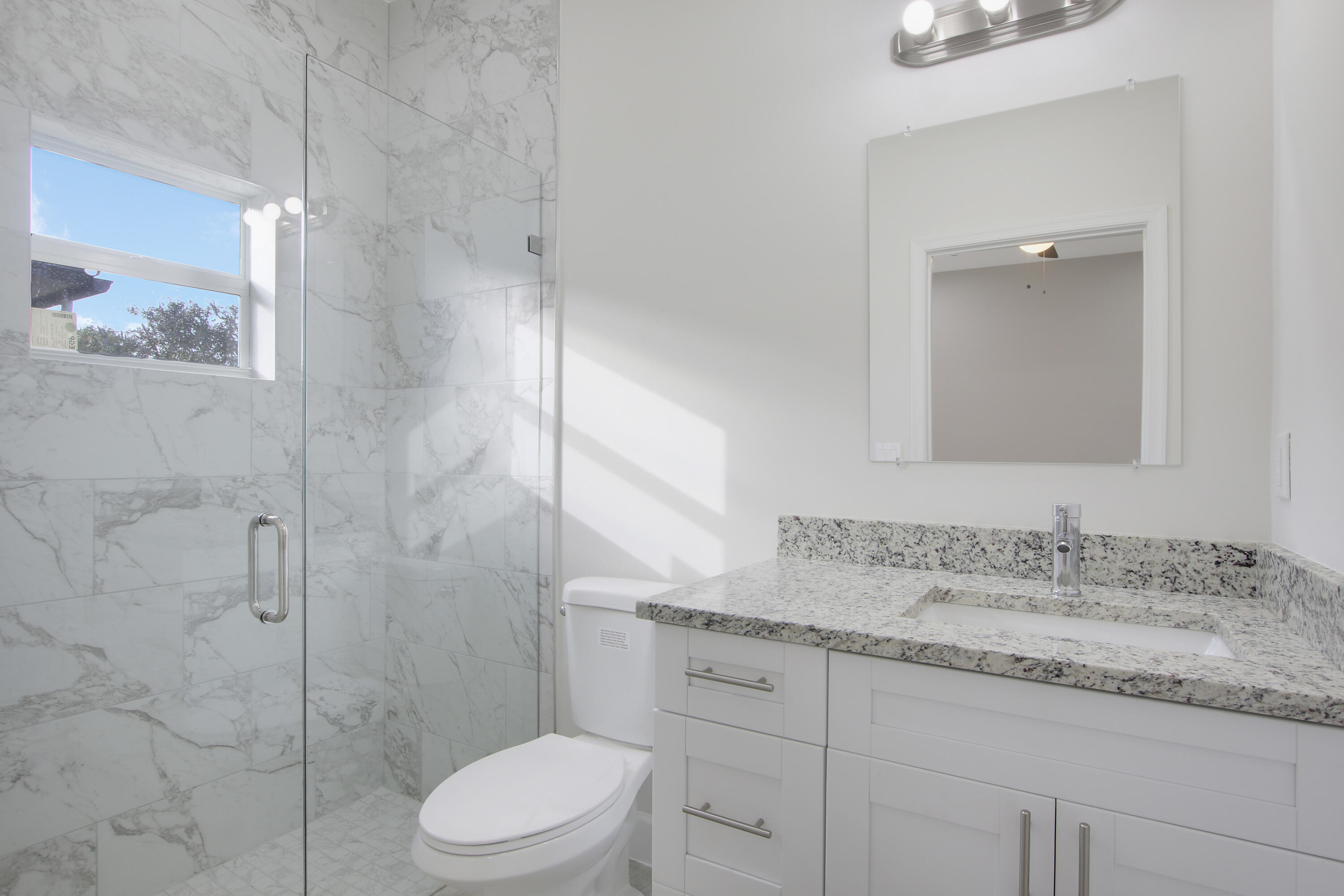 1562-1566 W 26th Court