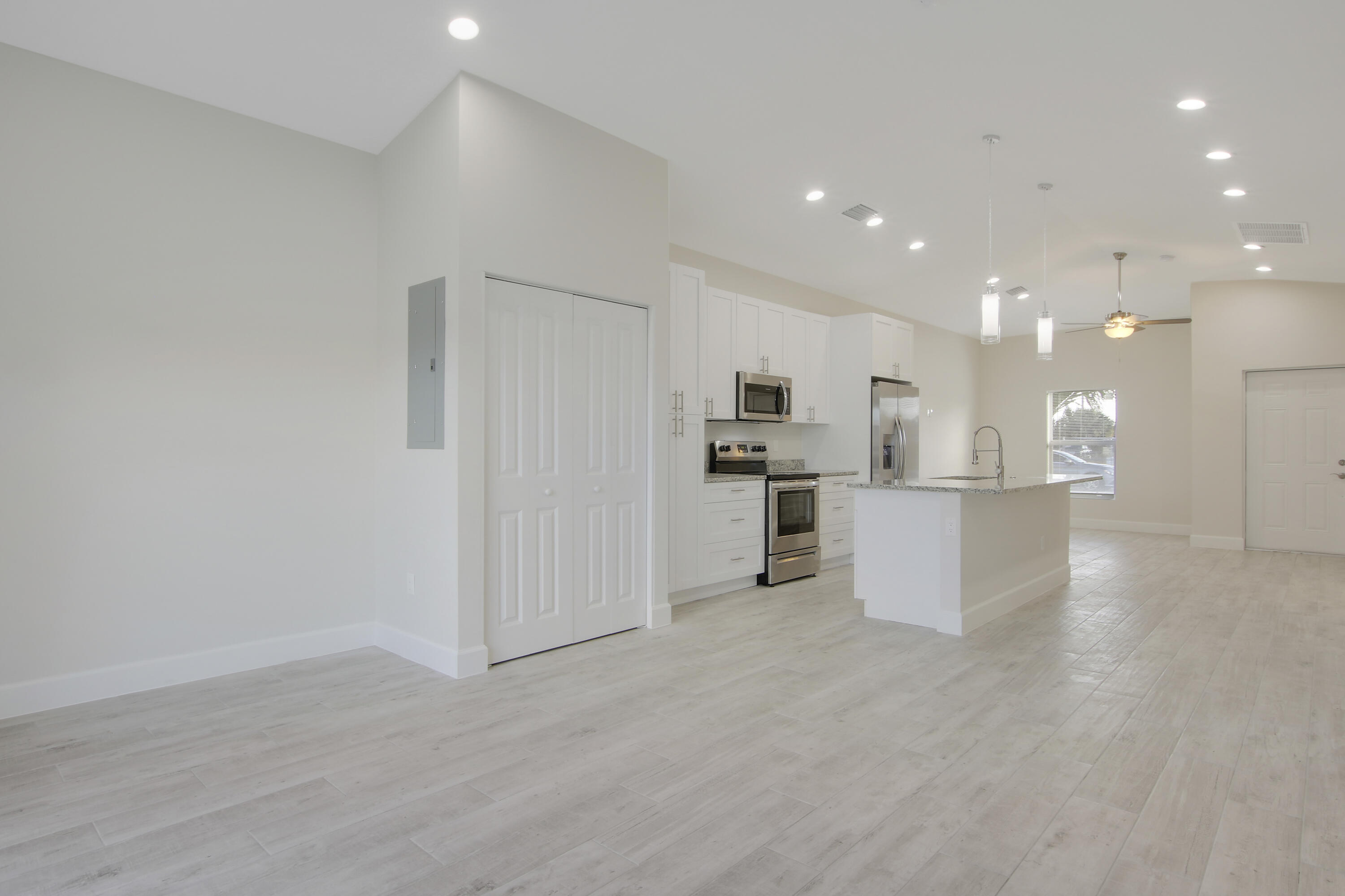 1562-1566 W 26th Court