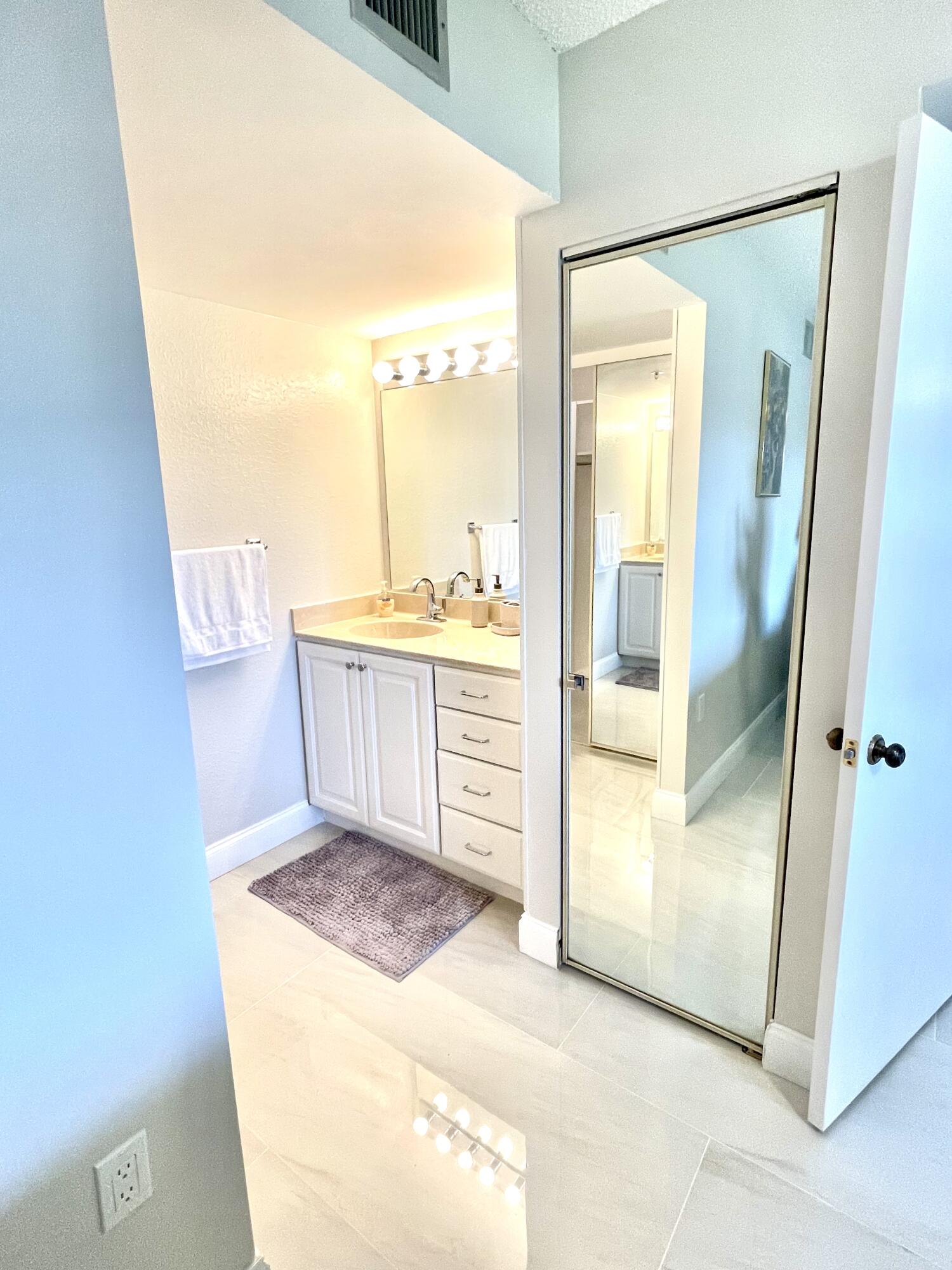 901 SW Seafarer Circle Unit: 202