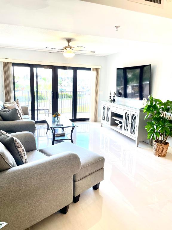 901 SW Seafarer Circle Unit: 202