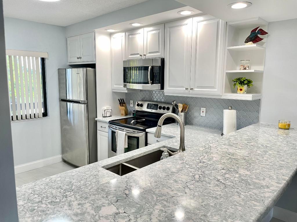 901 SW Seafarer Circle Unit: 202