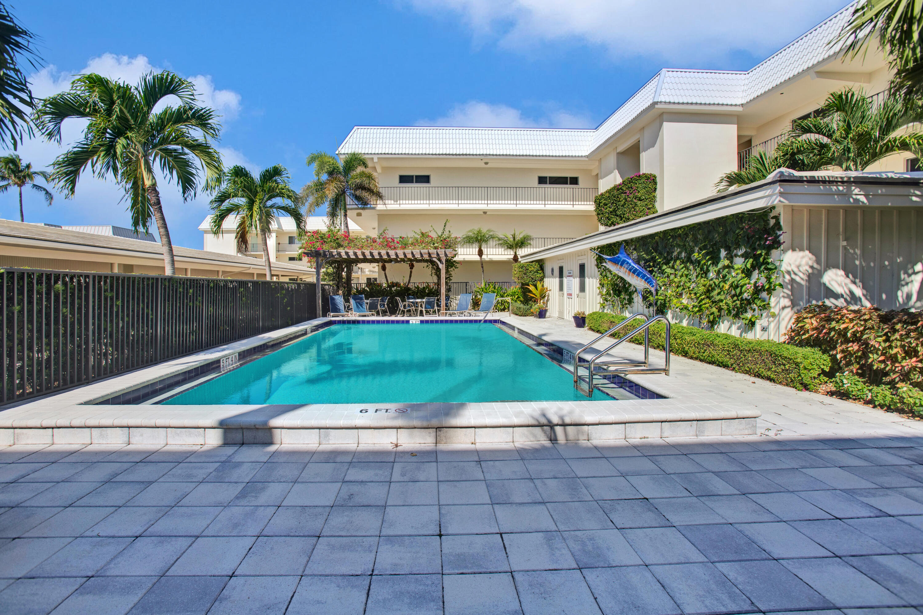 325 Beach Road Unit: 105