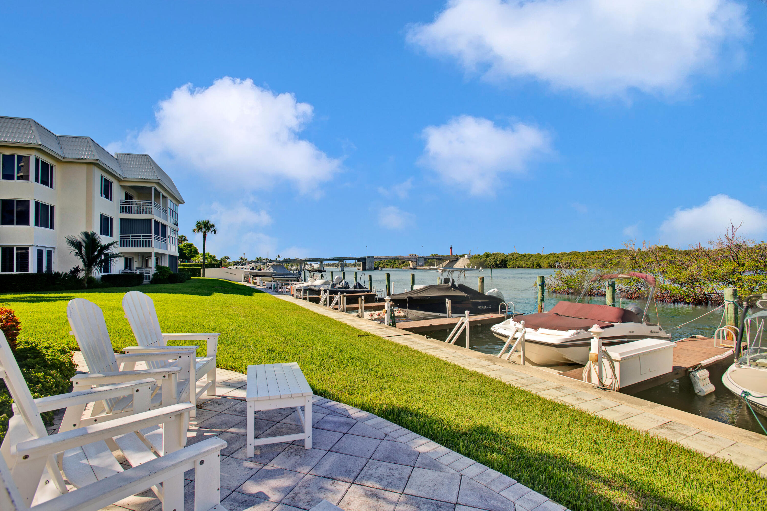 325 Beach Road Unit: 105