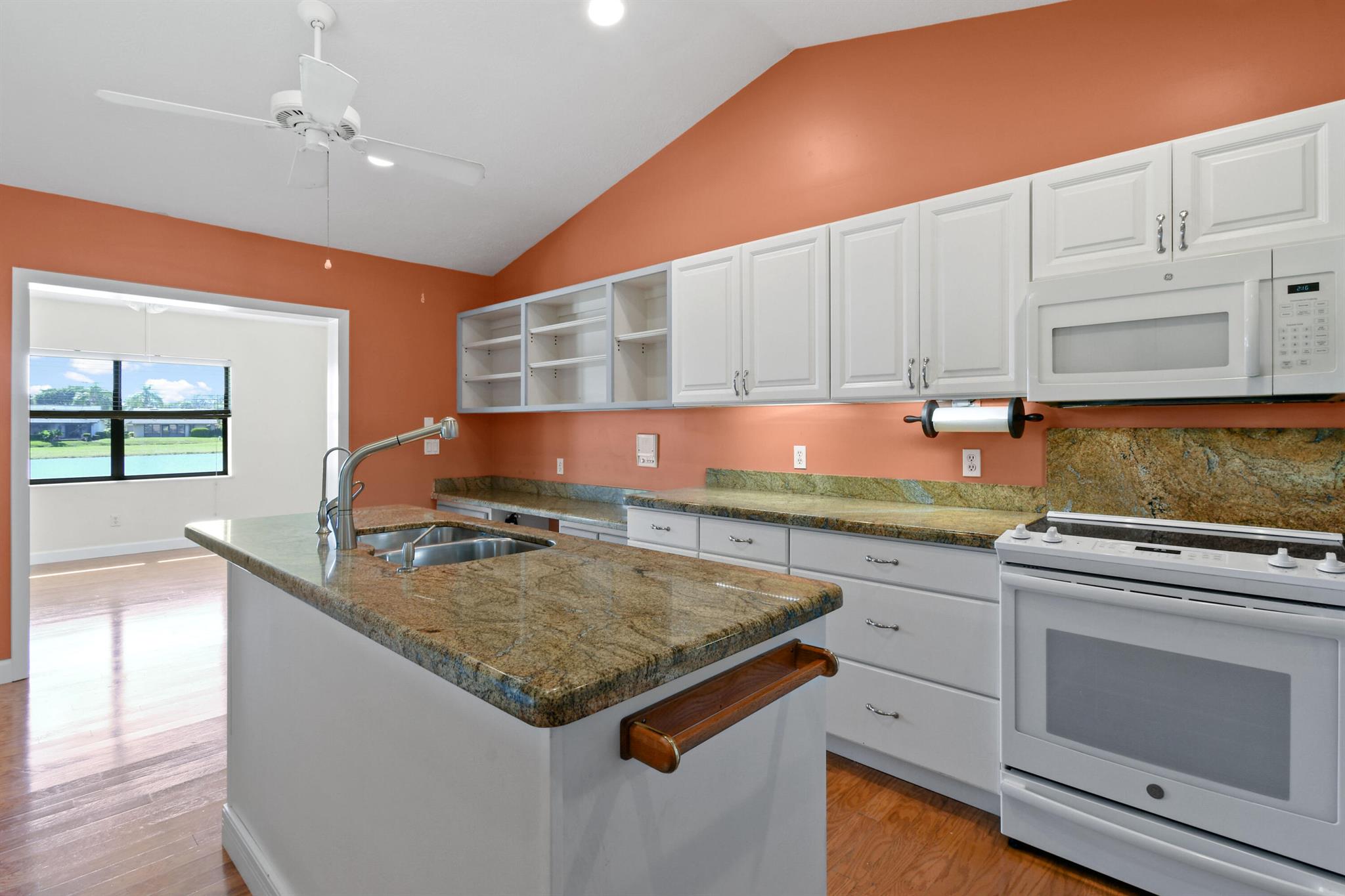 7094 SE Bunker Hill Drive