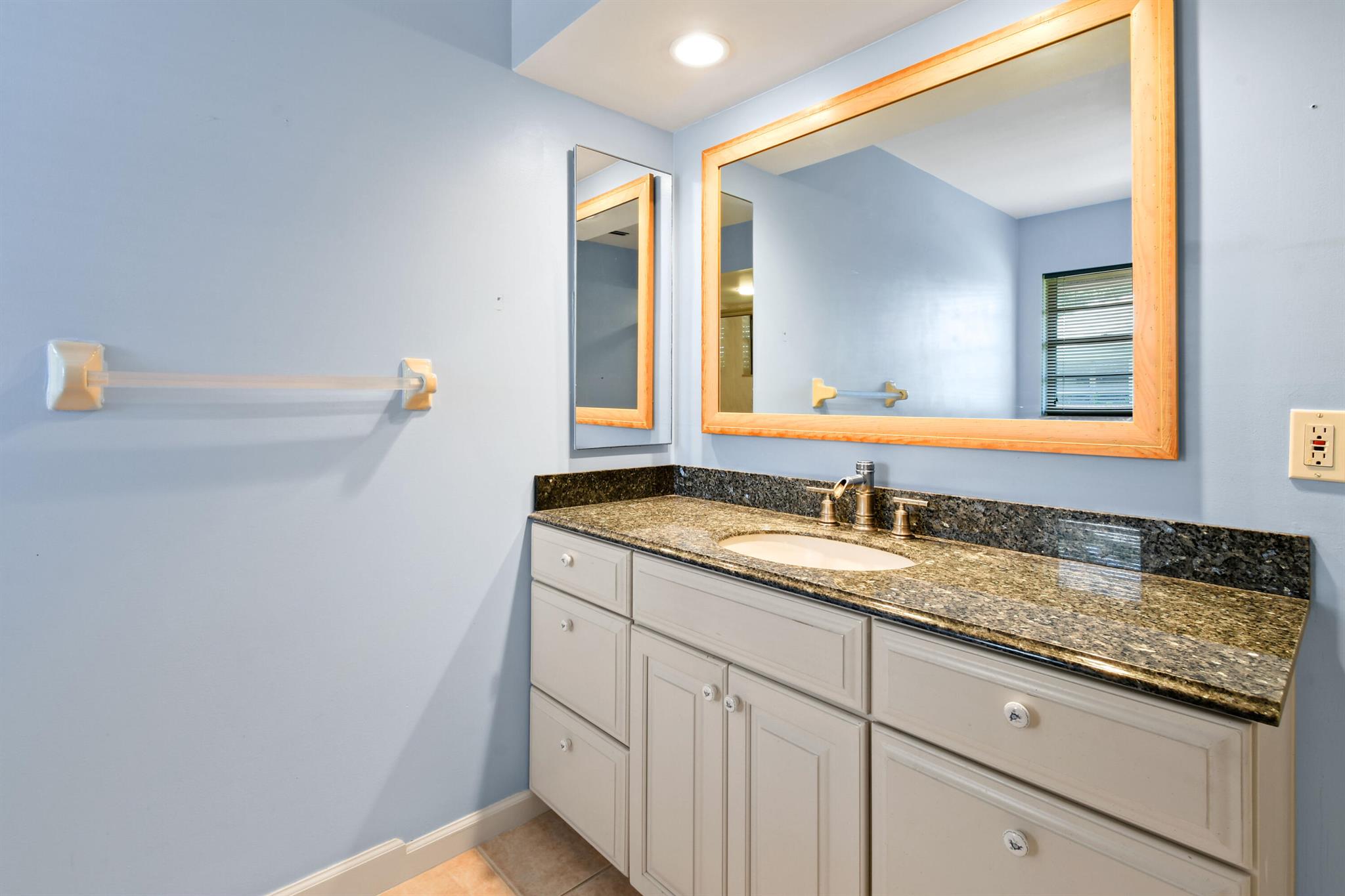 7094 SE Bunker Hill Drive