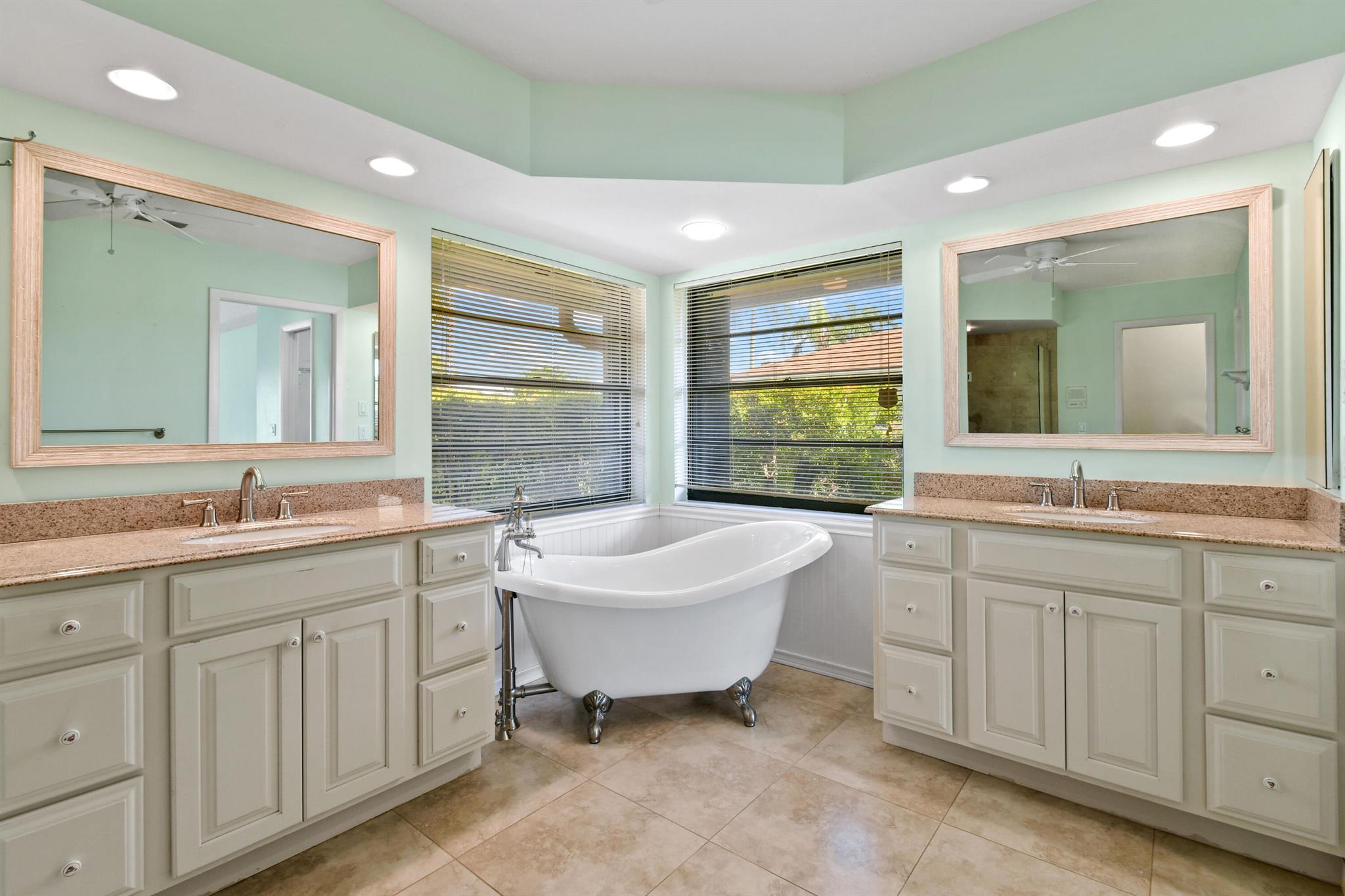 7094 SE Bunker Hill Drive