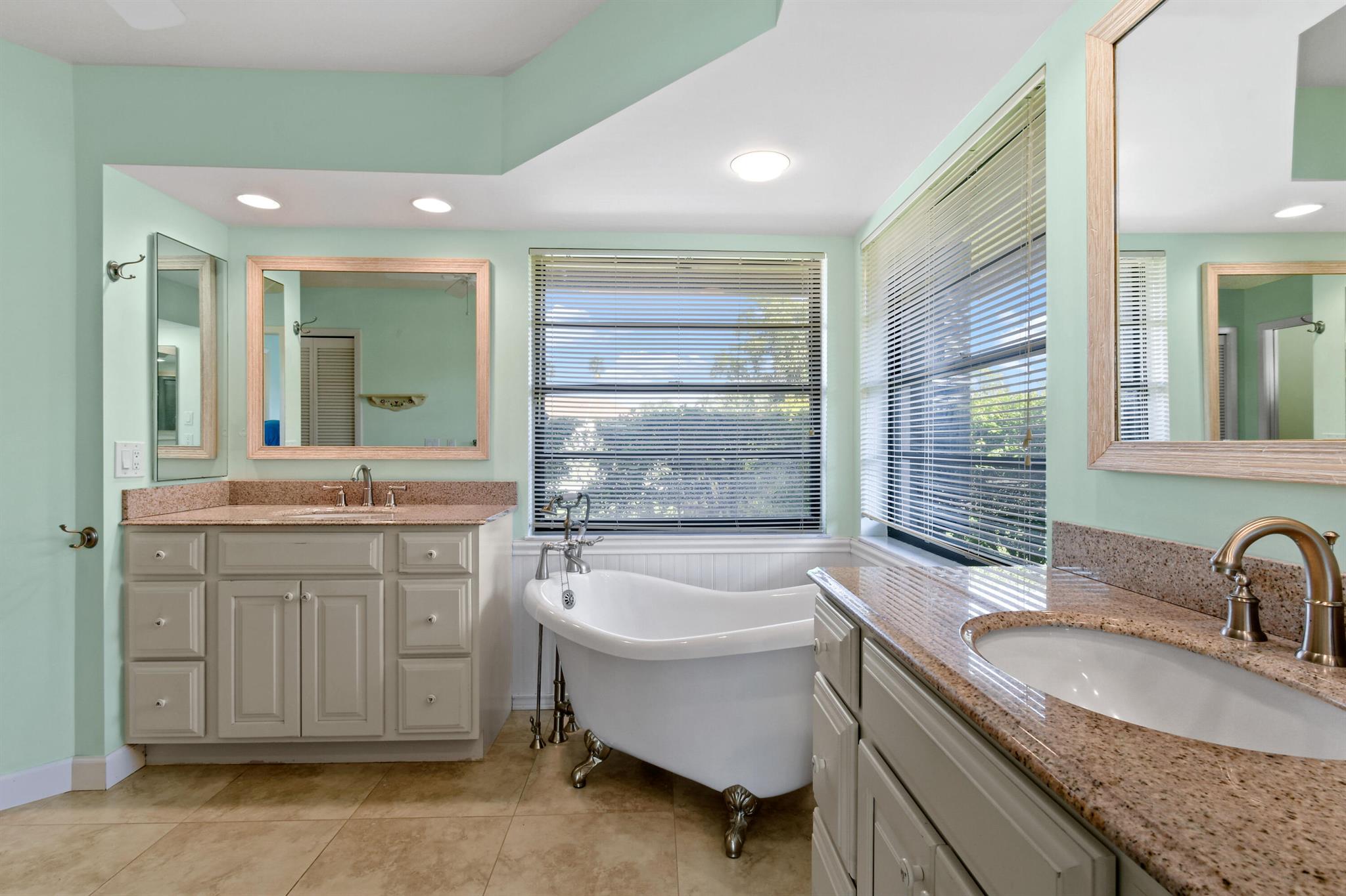 7094 SE Bunker Hill Drive