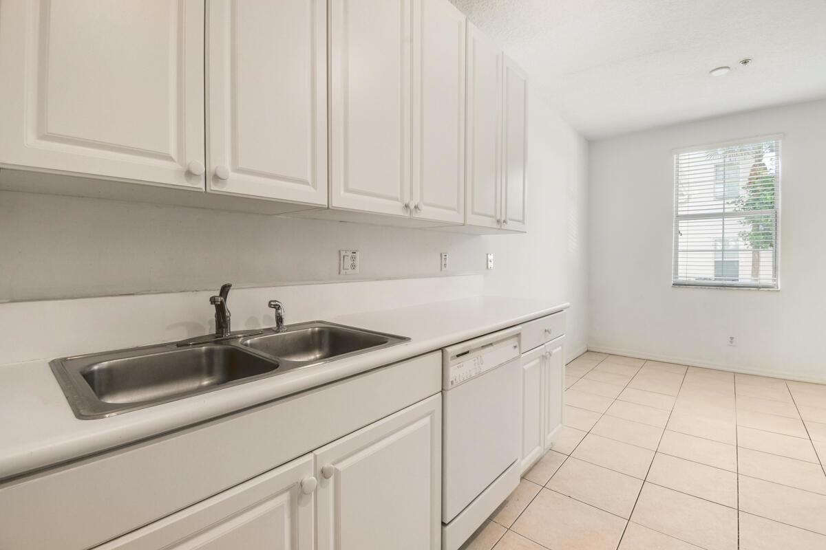 1544 W Frederick Small Road 12b