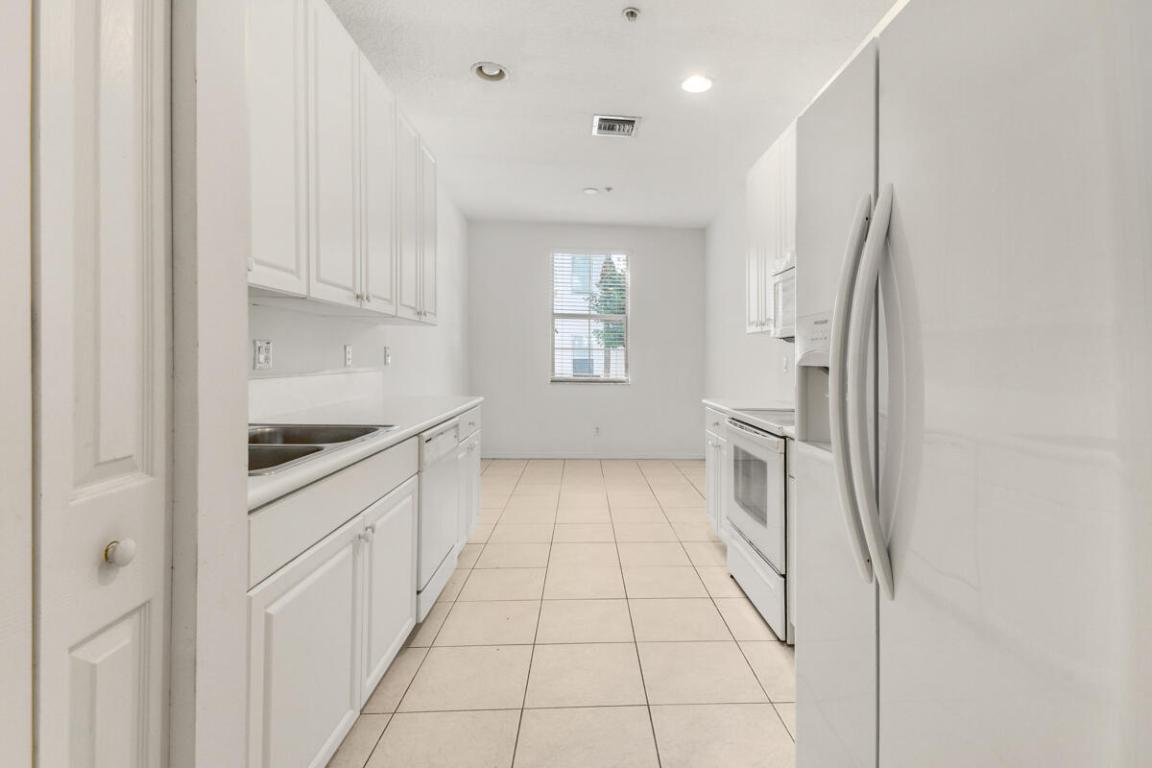 1544 W Frederick Small Road 12b