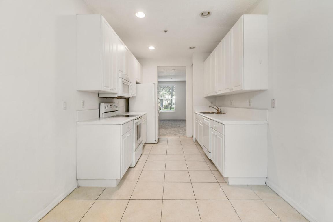 1544 W Frederick Small Road 12b