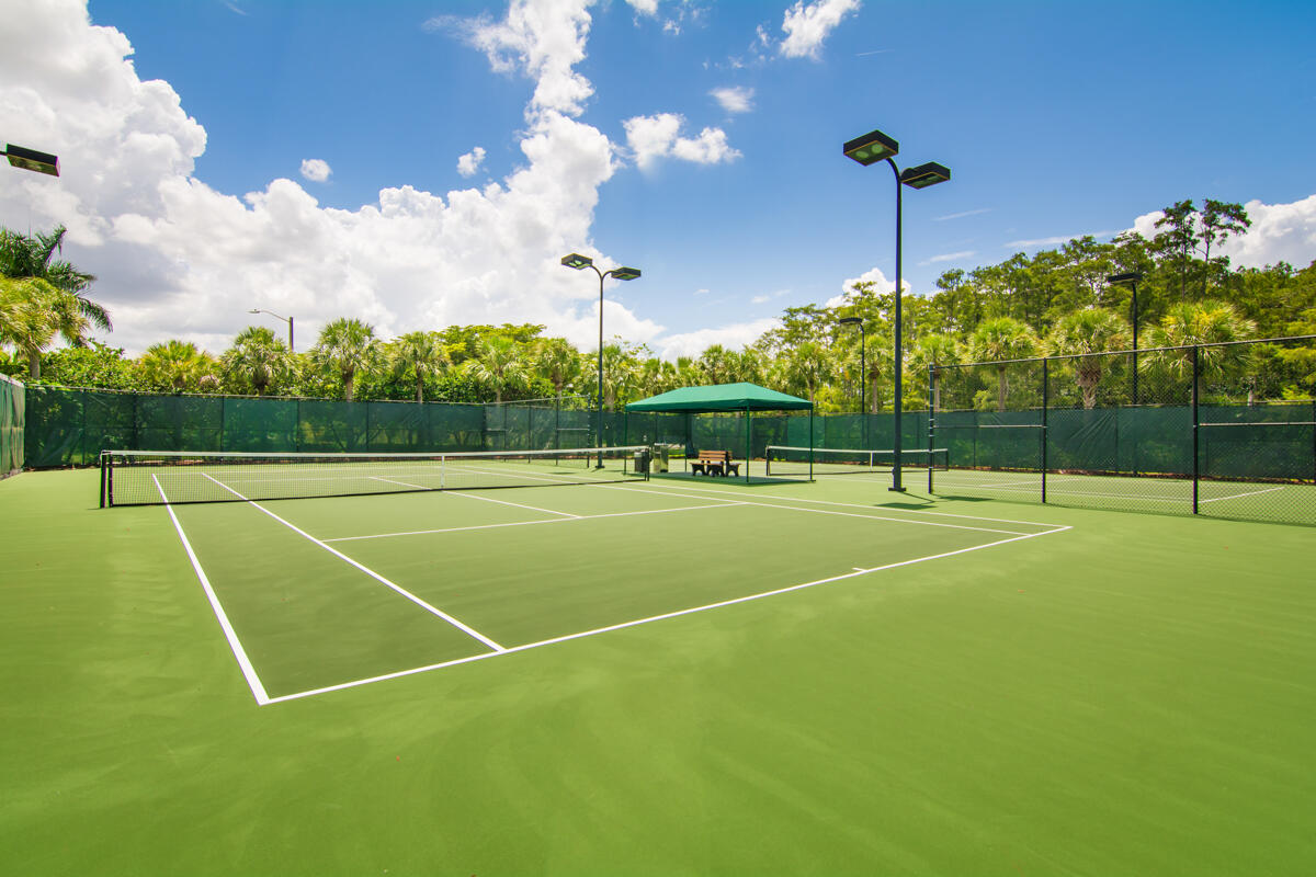 21 SE Paddock Circle