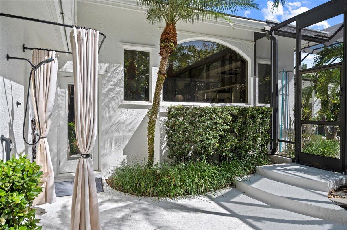 126 N River Drive W