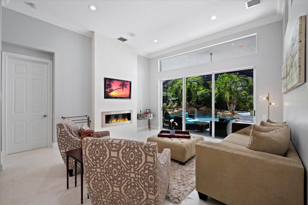 126 N River Drive W