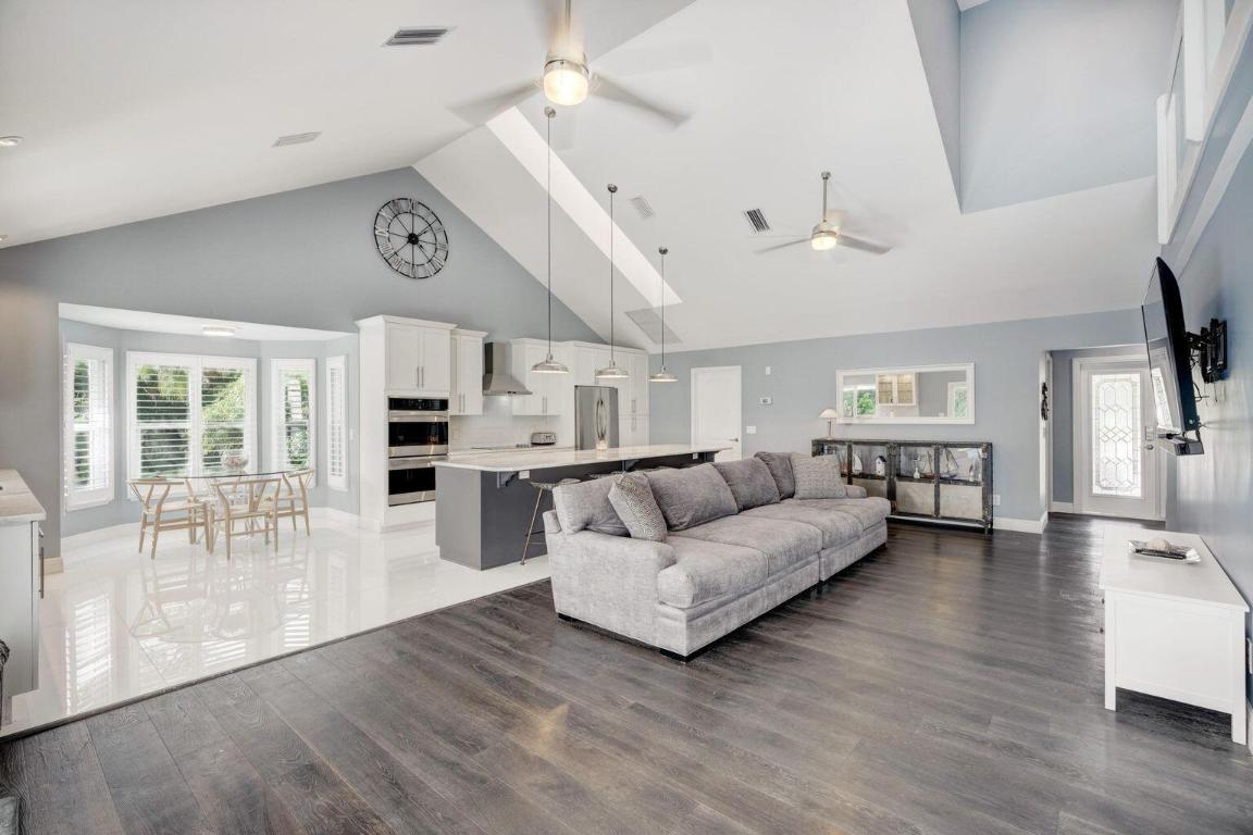 141 Pine Hill Trail W