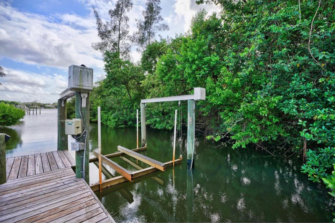 141 Pine Hill Trail W