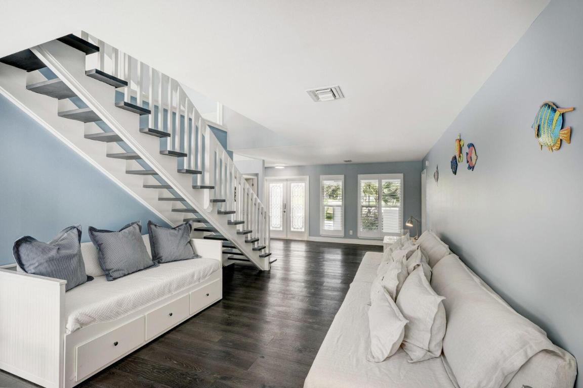 141 Pine Hill Trail W