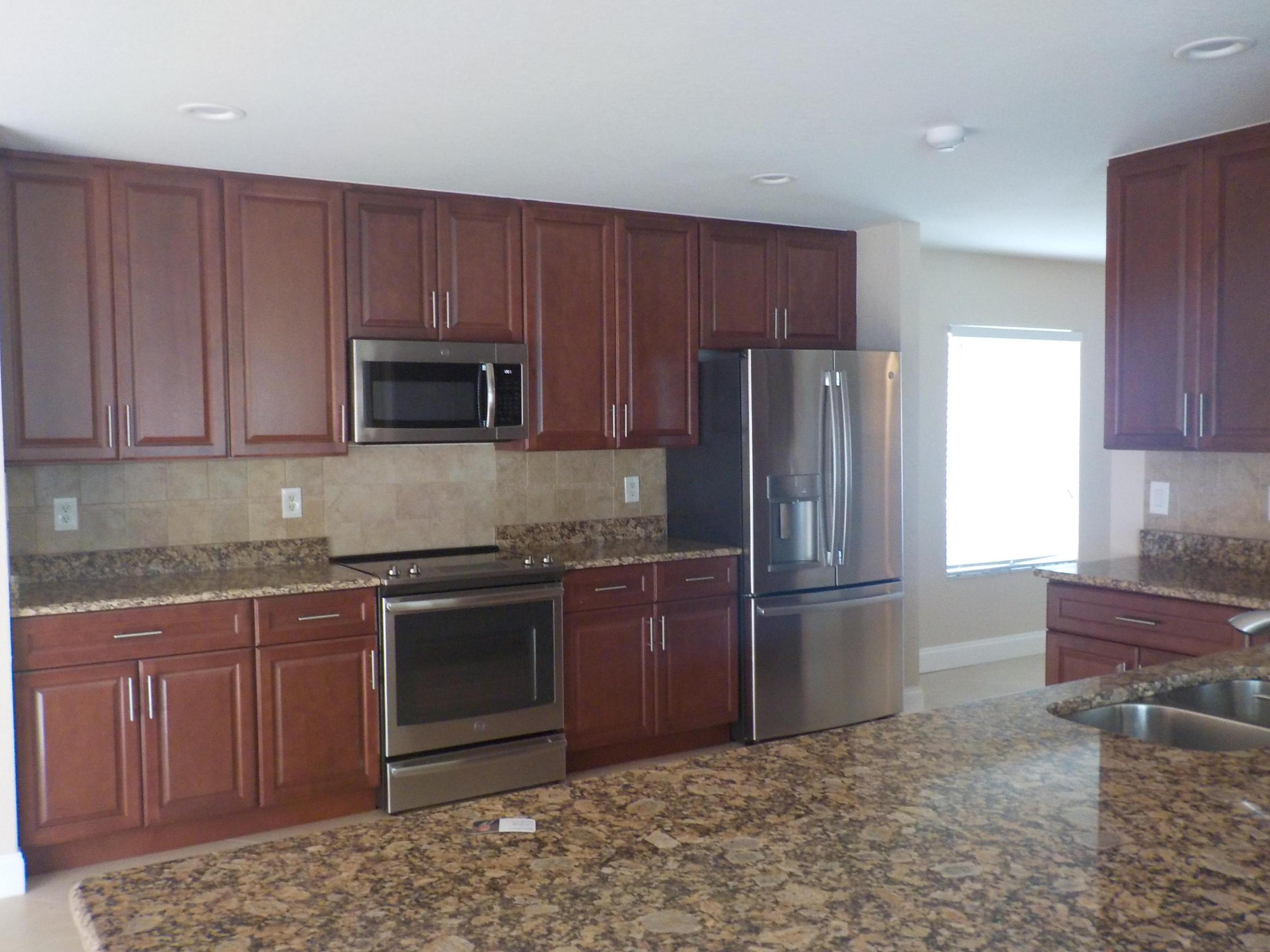 2072 SW Marblehead Way