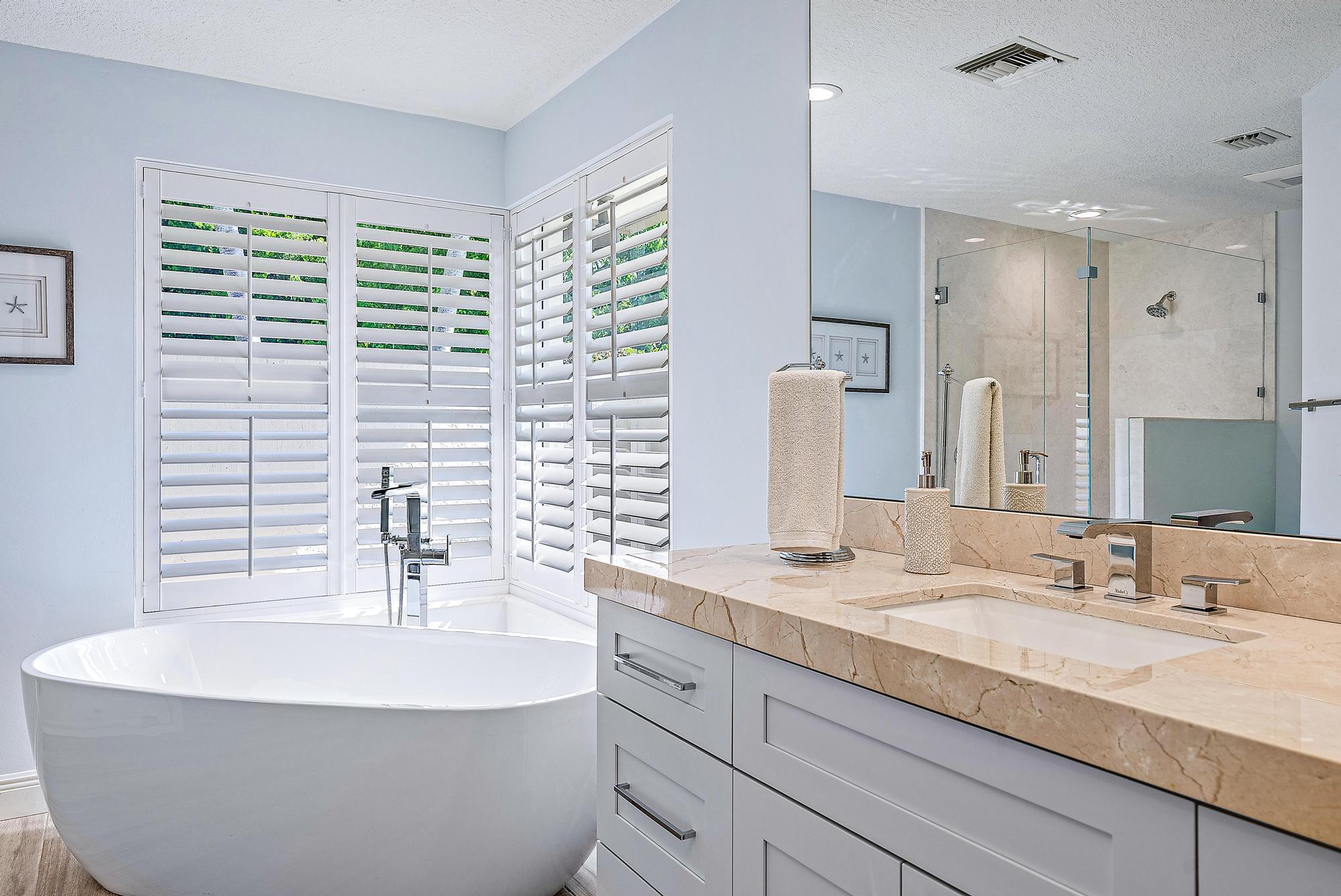 8872 SE North Passage Way