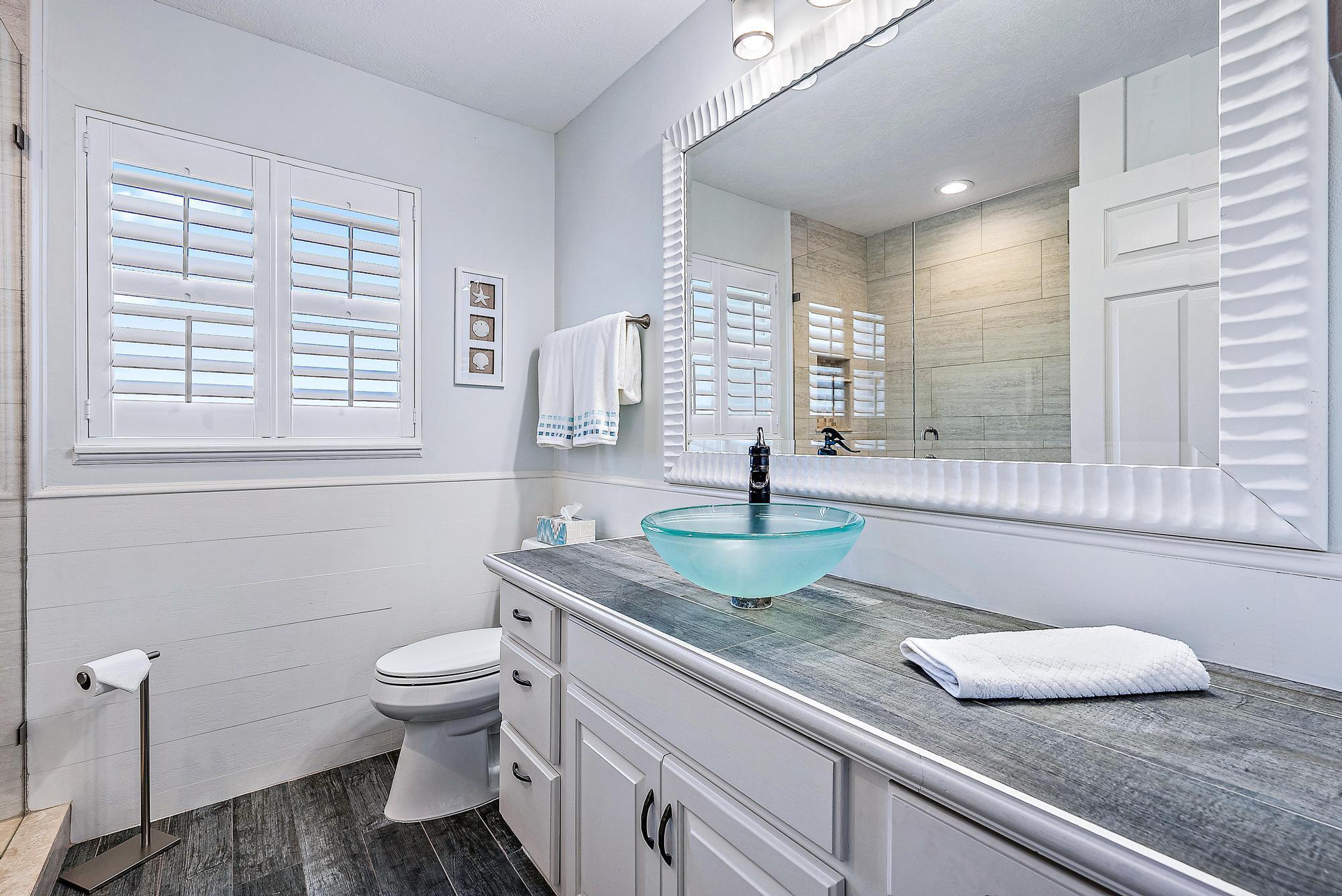 8872 SE North Passage Way