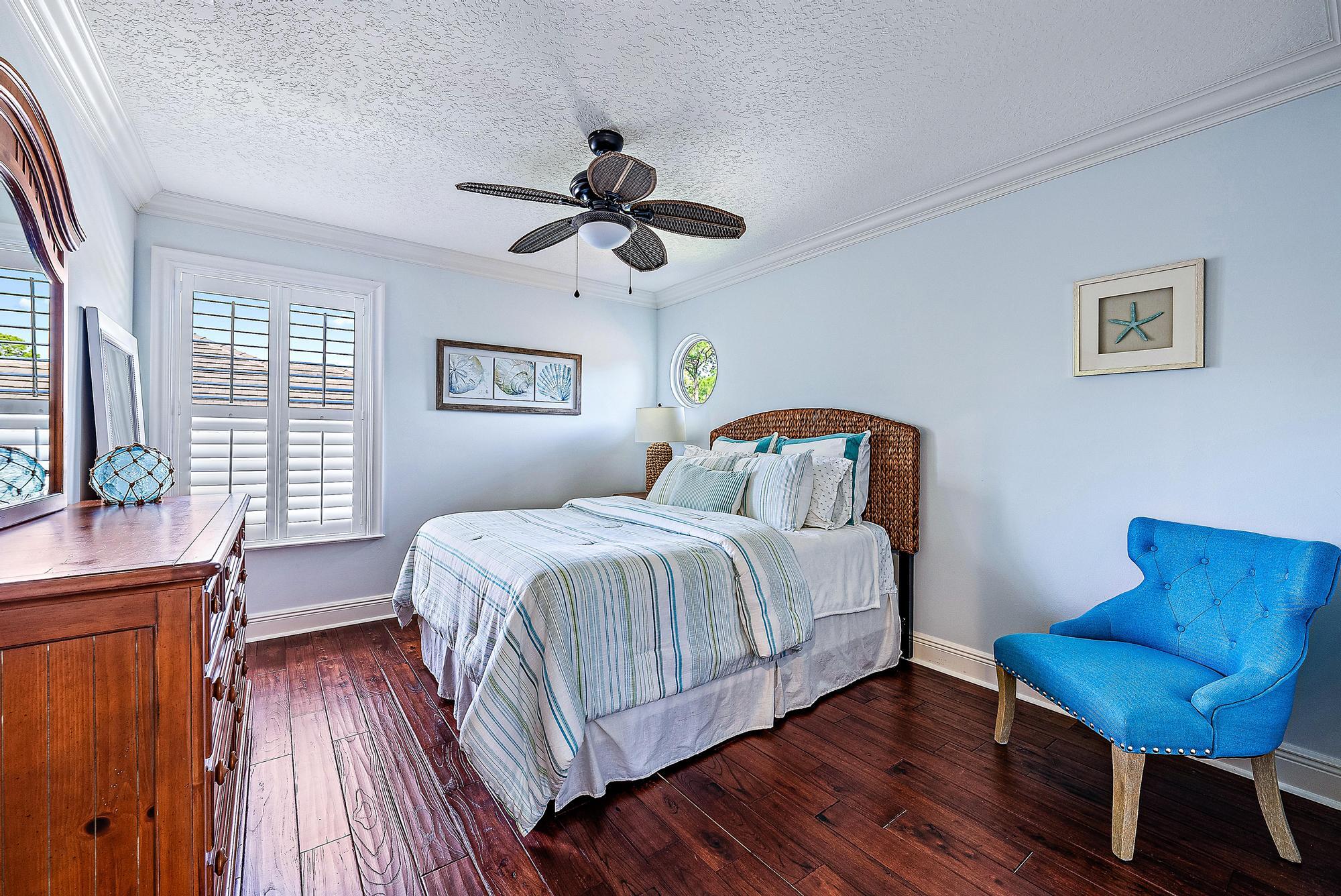 8872 SE North Passage Way