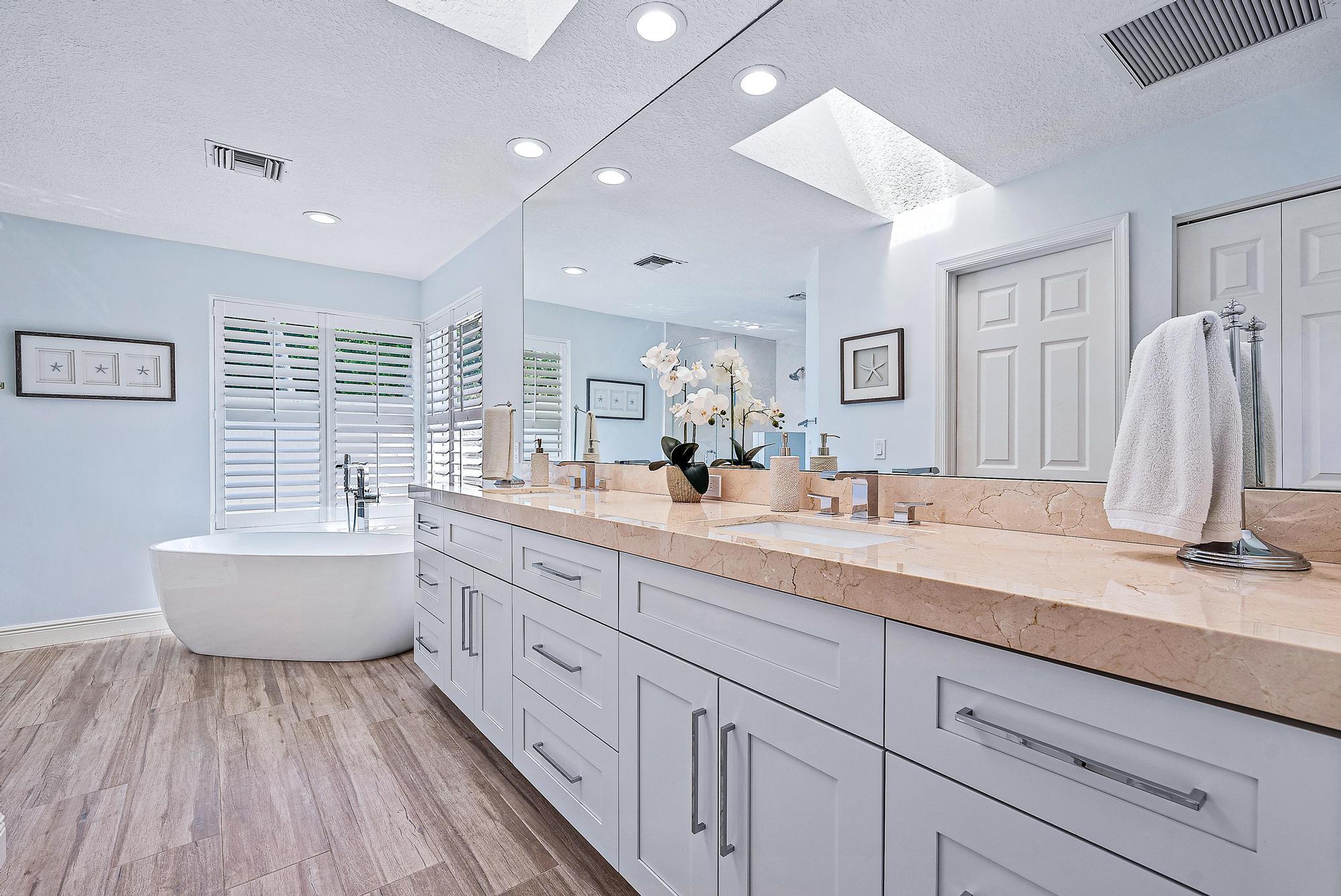 8872 SE North Passage Way