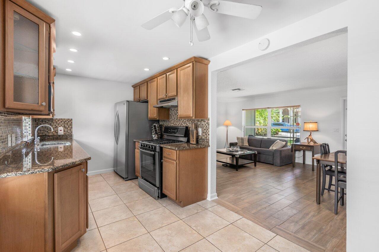 625 Lakeside Harbor
