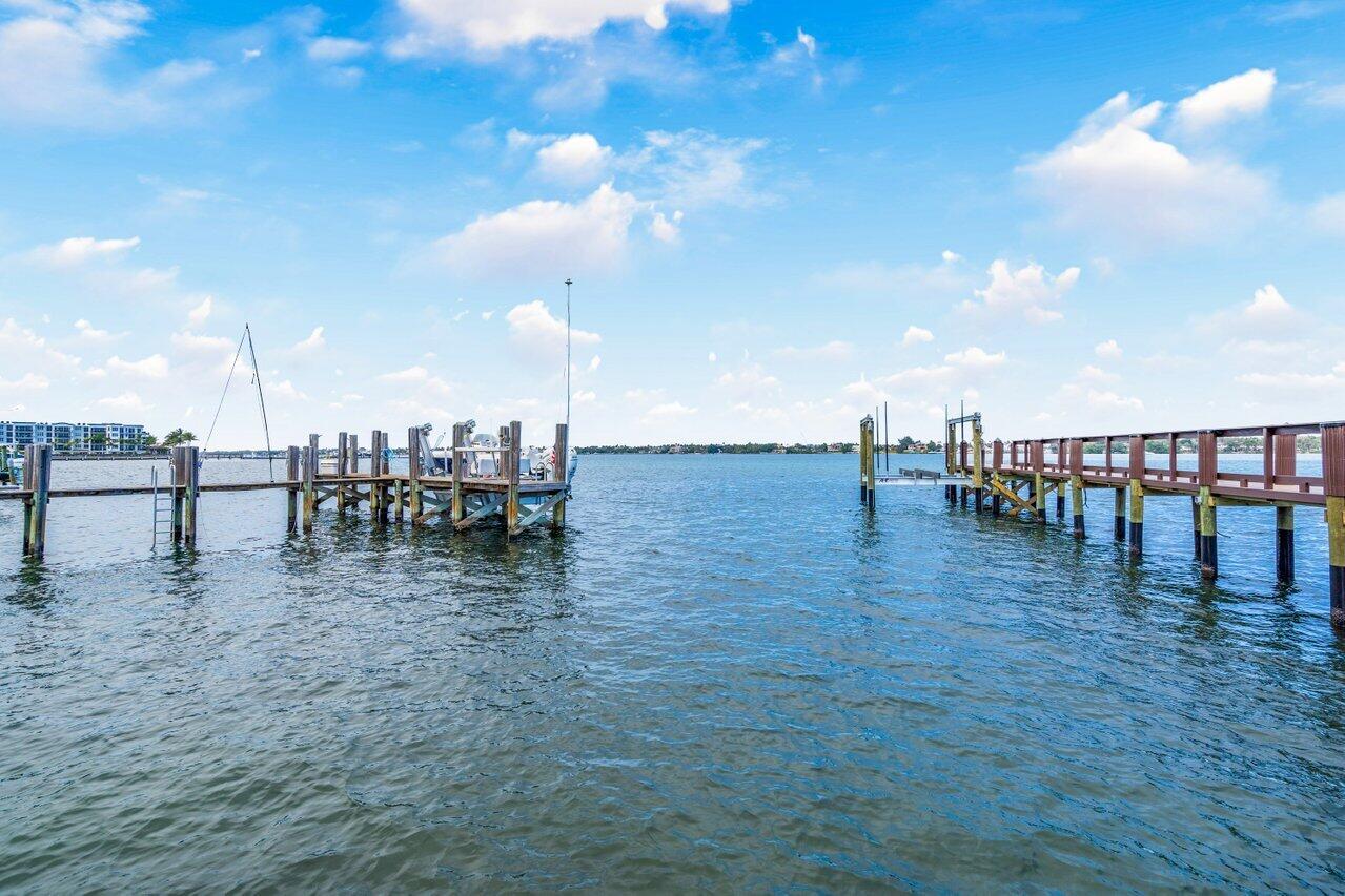 625 Lakeside Harbor