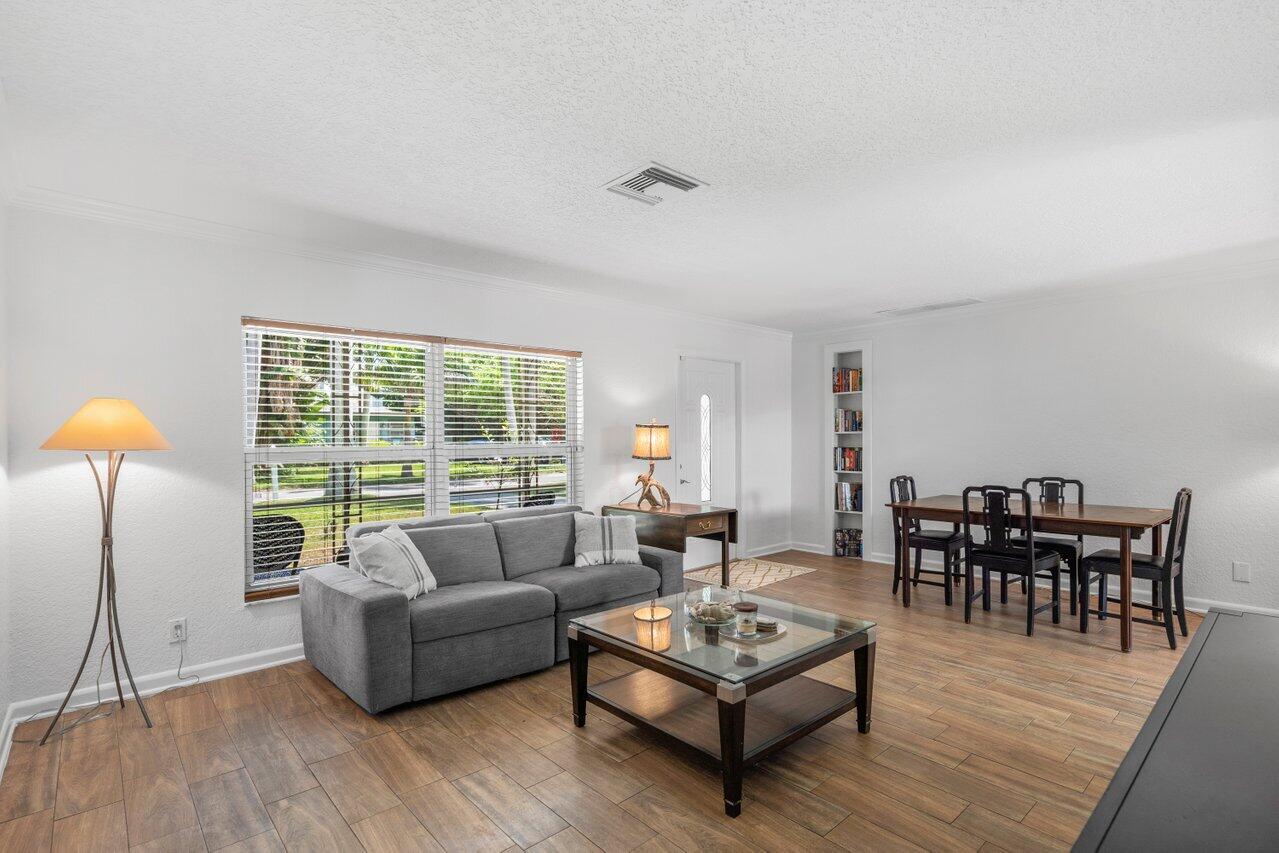 625 Lakeside Harbor