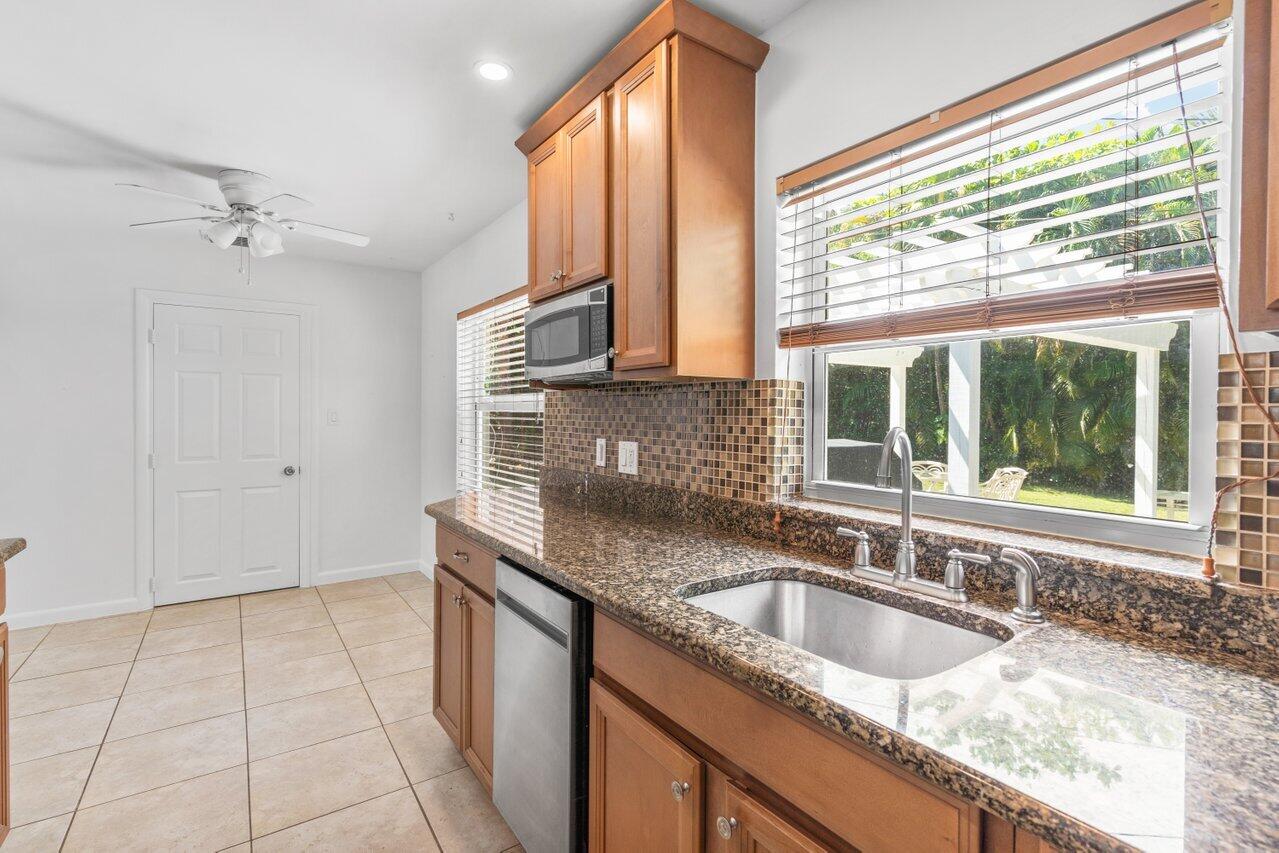625 Lakeside Harbor
