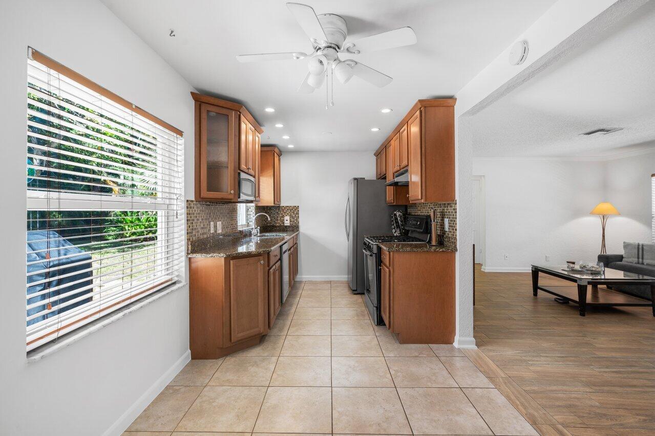 625 Lakeside Harbor