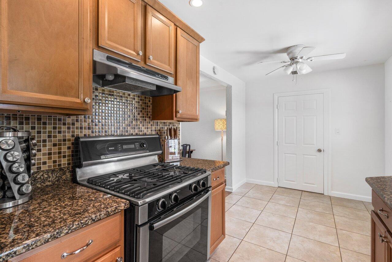 625 Lakeside Harbor
