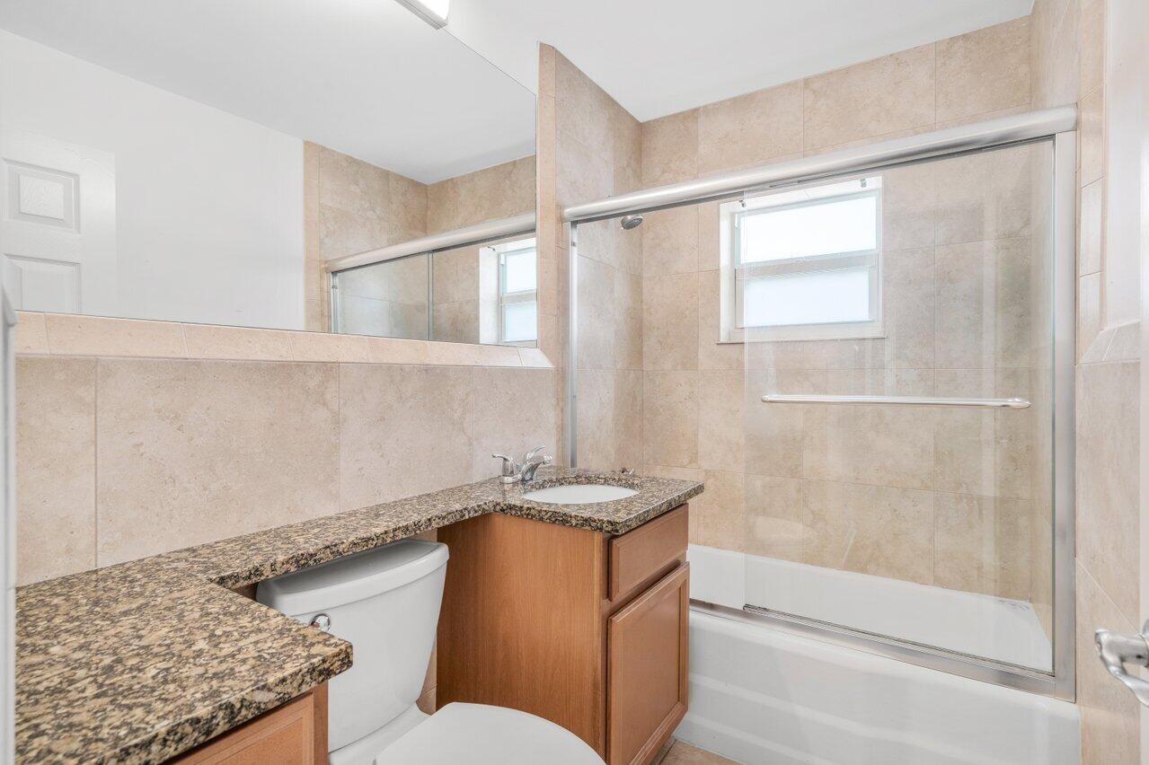 625 Lakeside Harbor