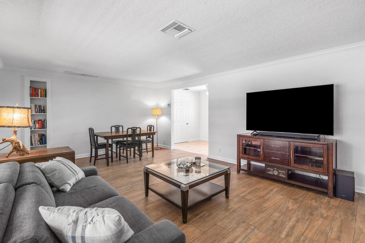 625 Lakeside Harbor