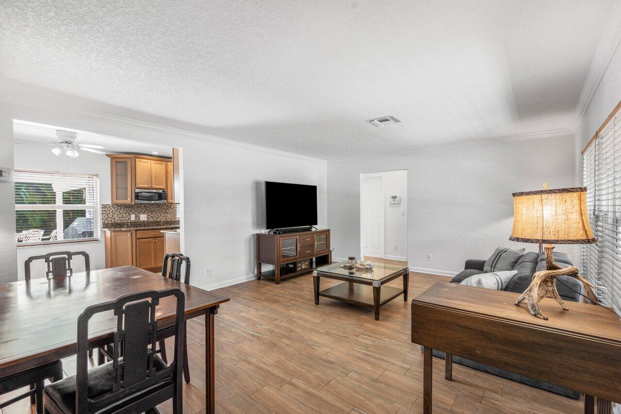 625 Lakeside Harbor