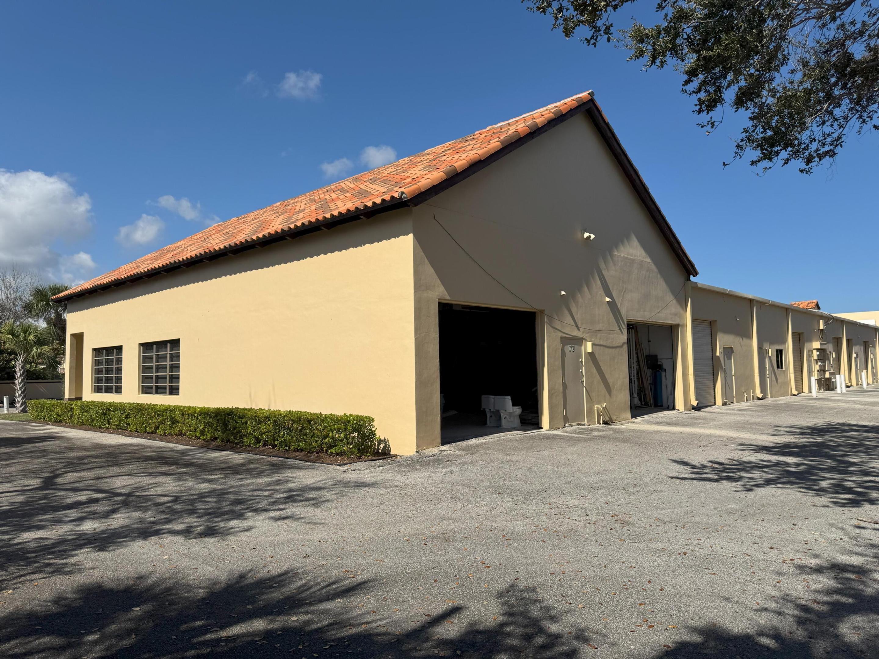 725 N Highway A1a C120 & C121