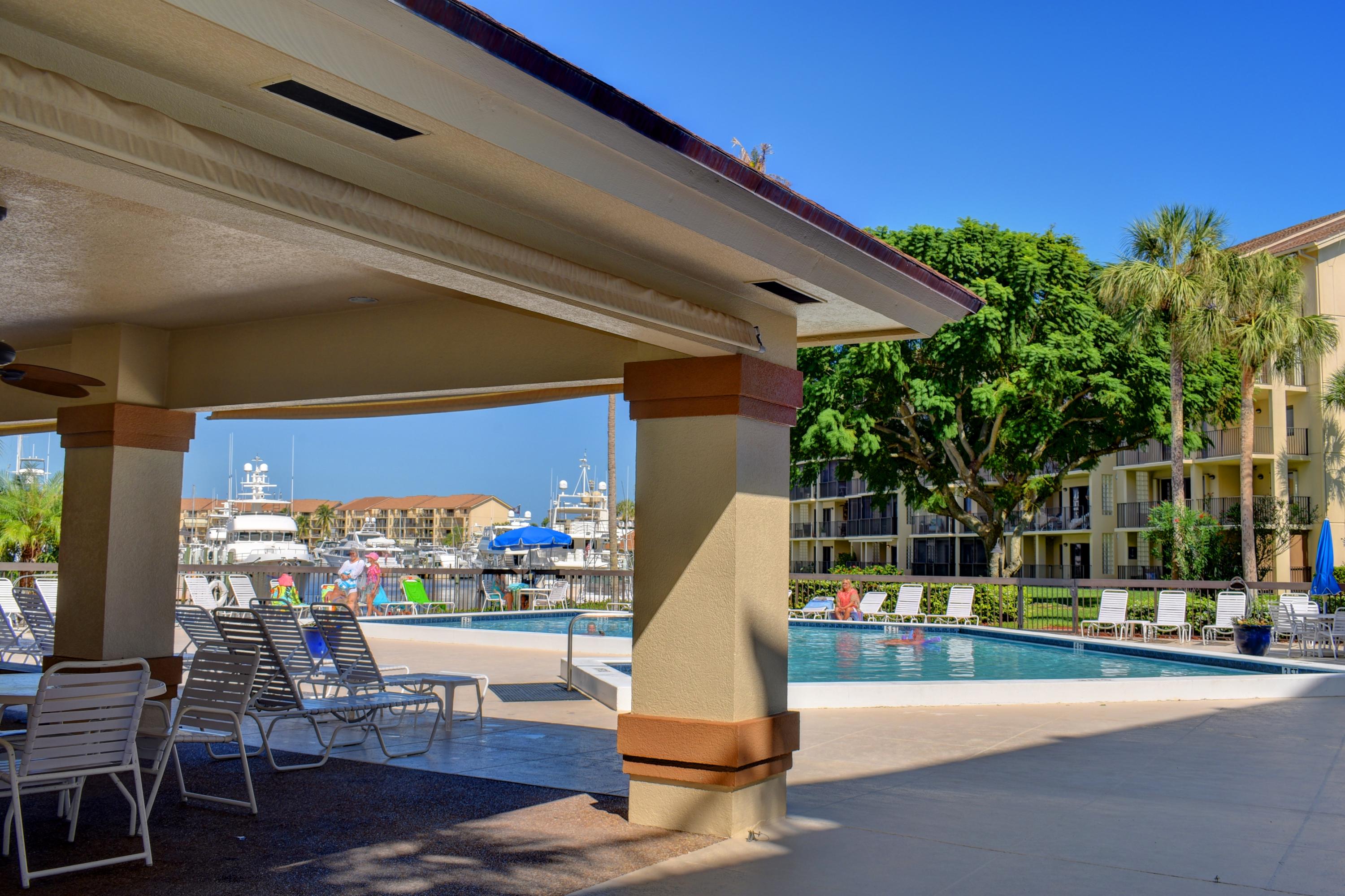 1301 Seafarer 305 Circle 305