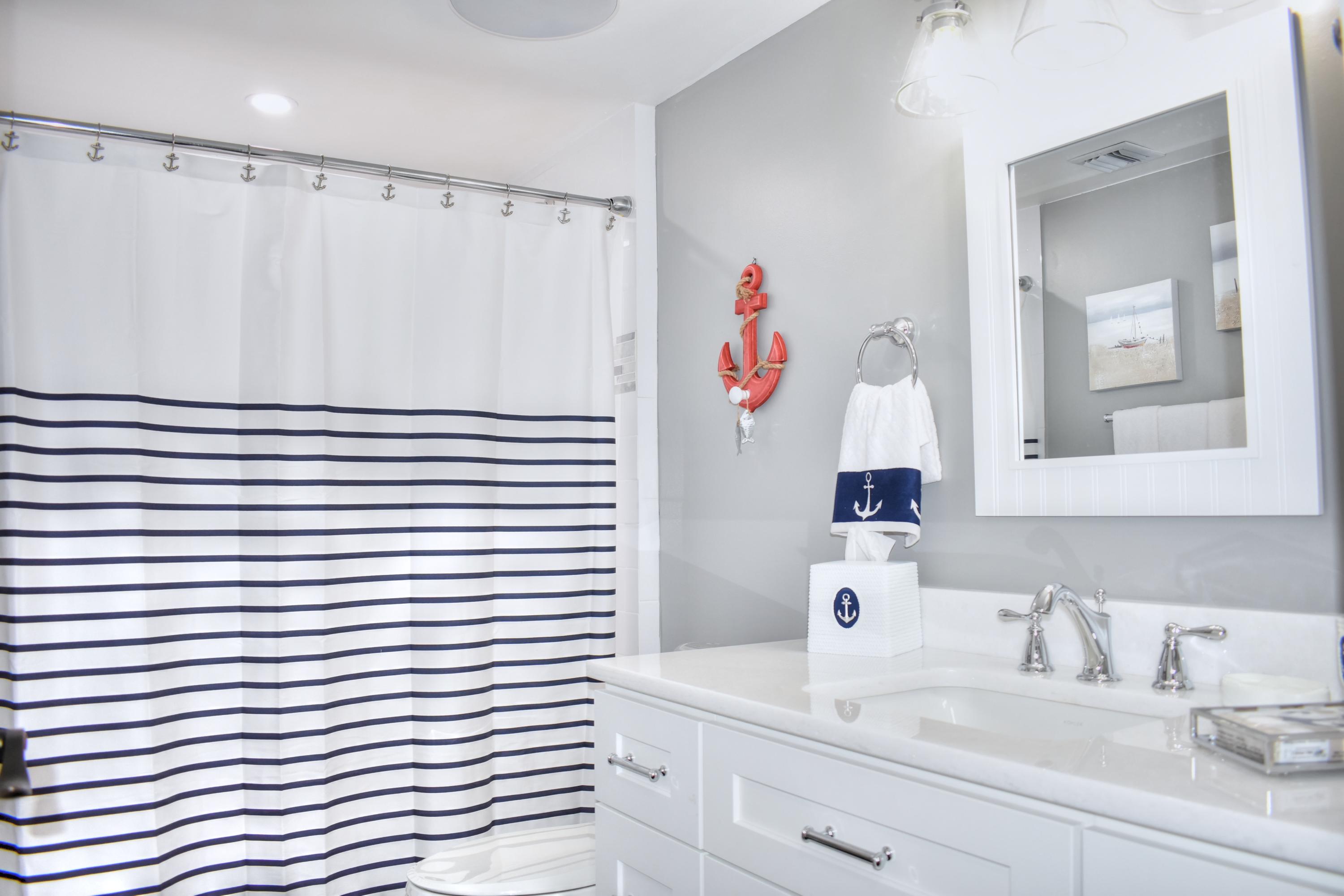 1301 Seafarer 305 Circle 305