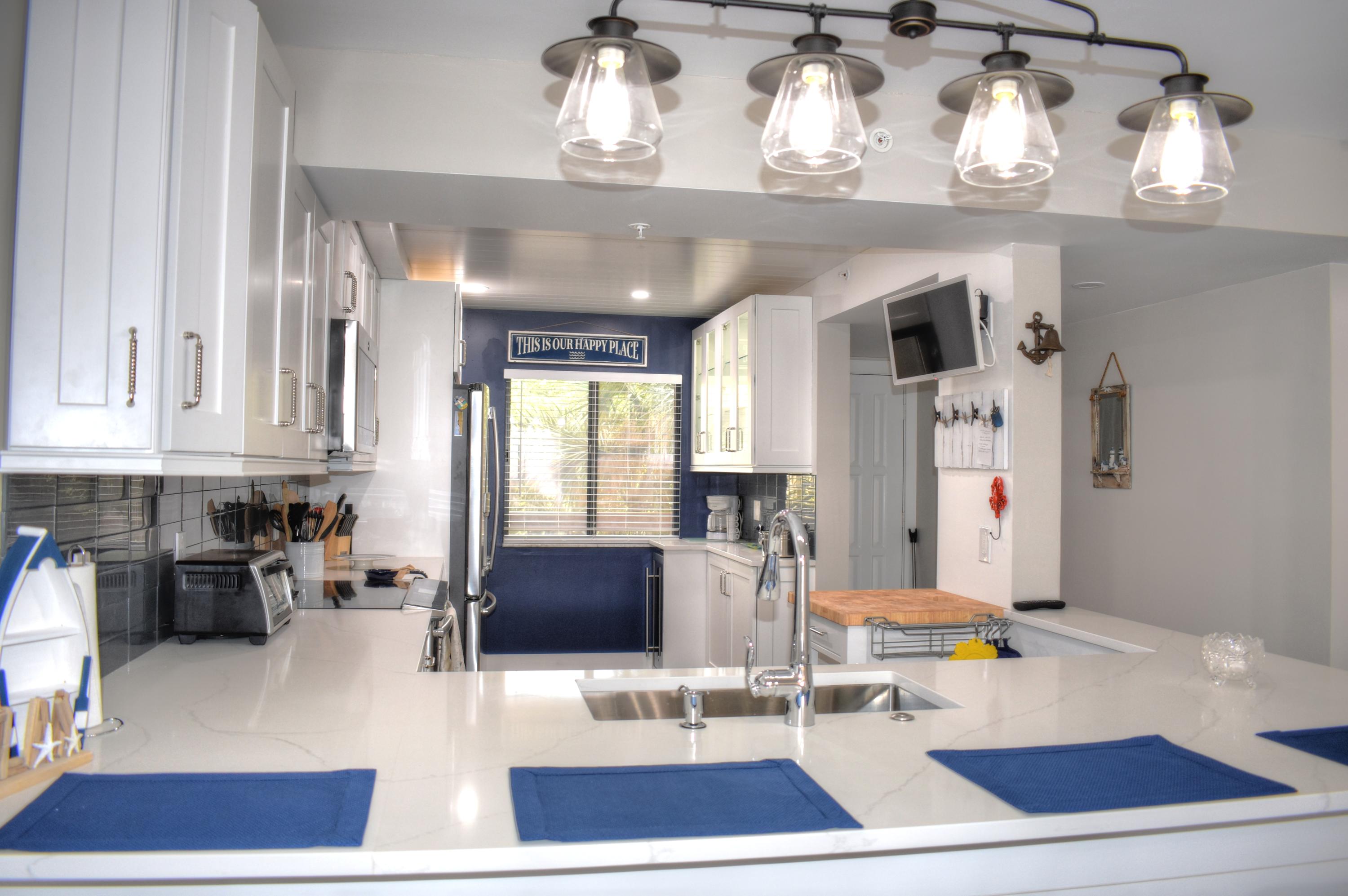 1301 Seafarer 305 Circle 305