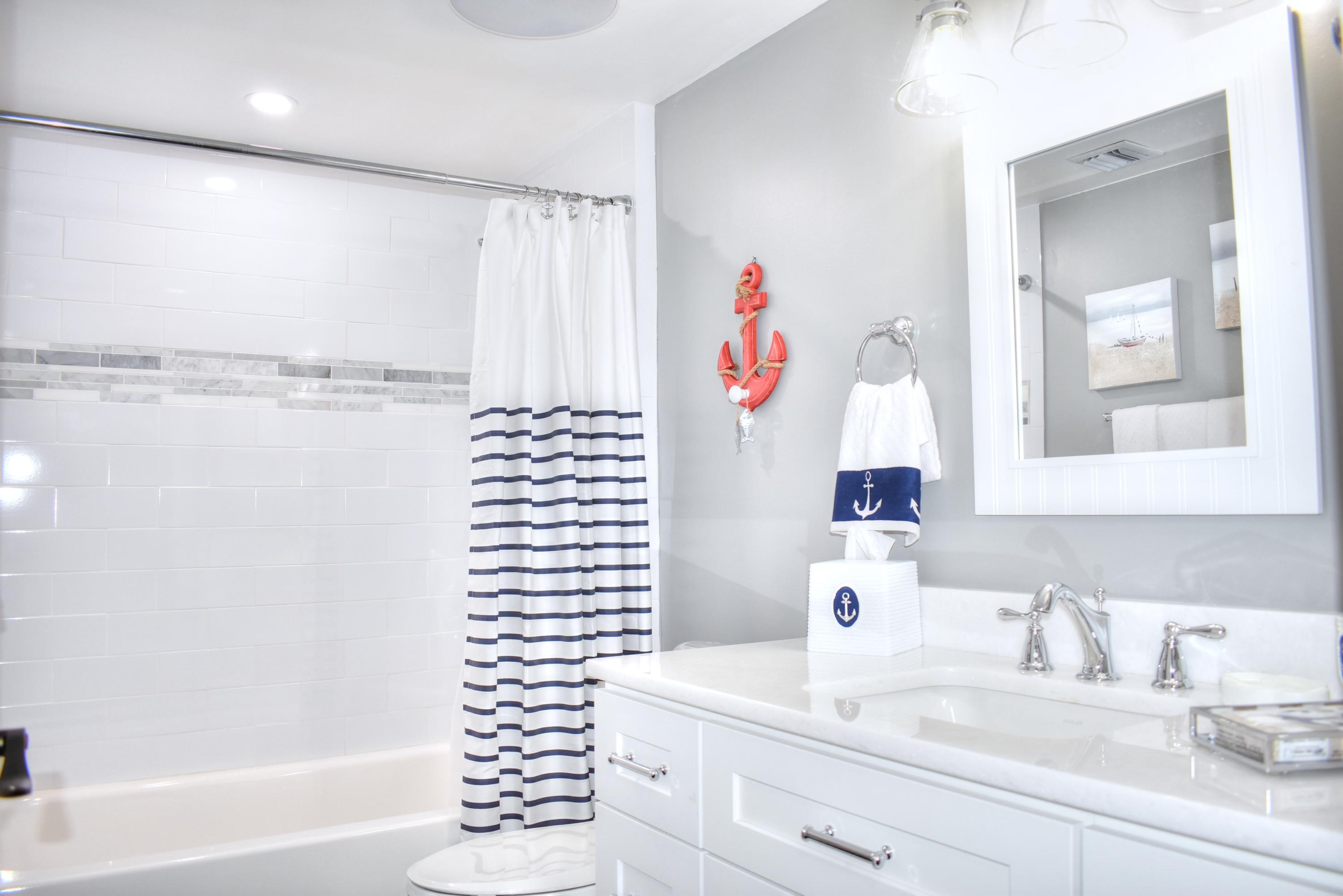 1301 Seafarer 305 Circle 305