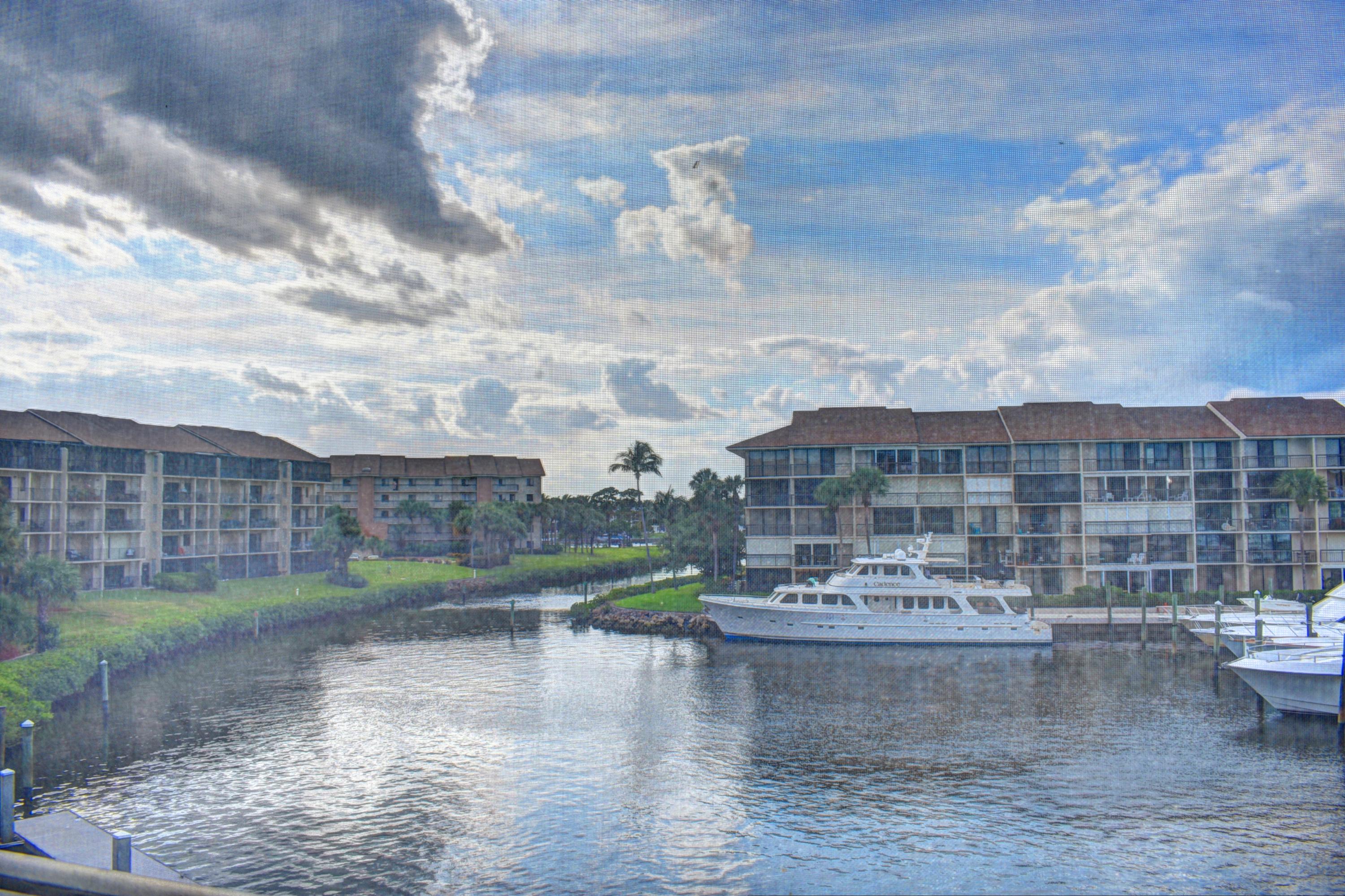 1301 Seafarer 305 Circle 305