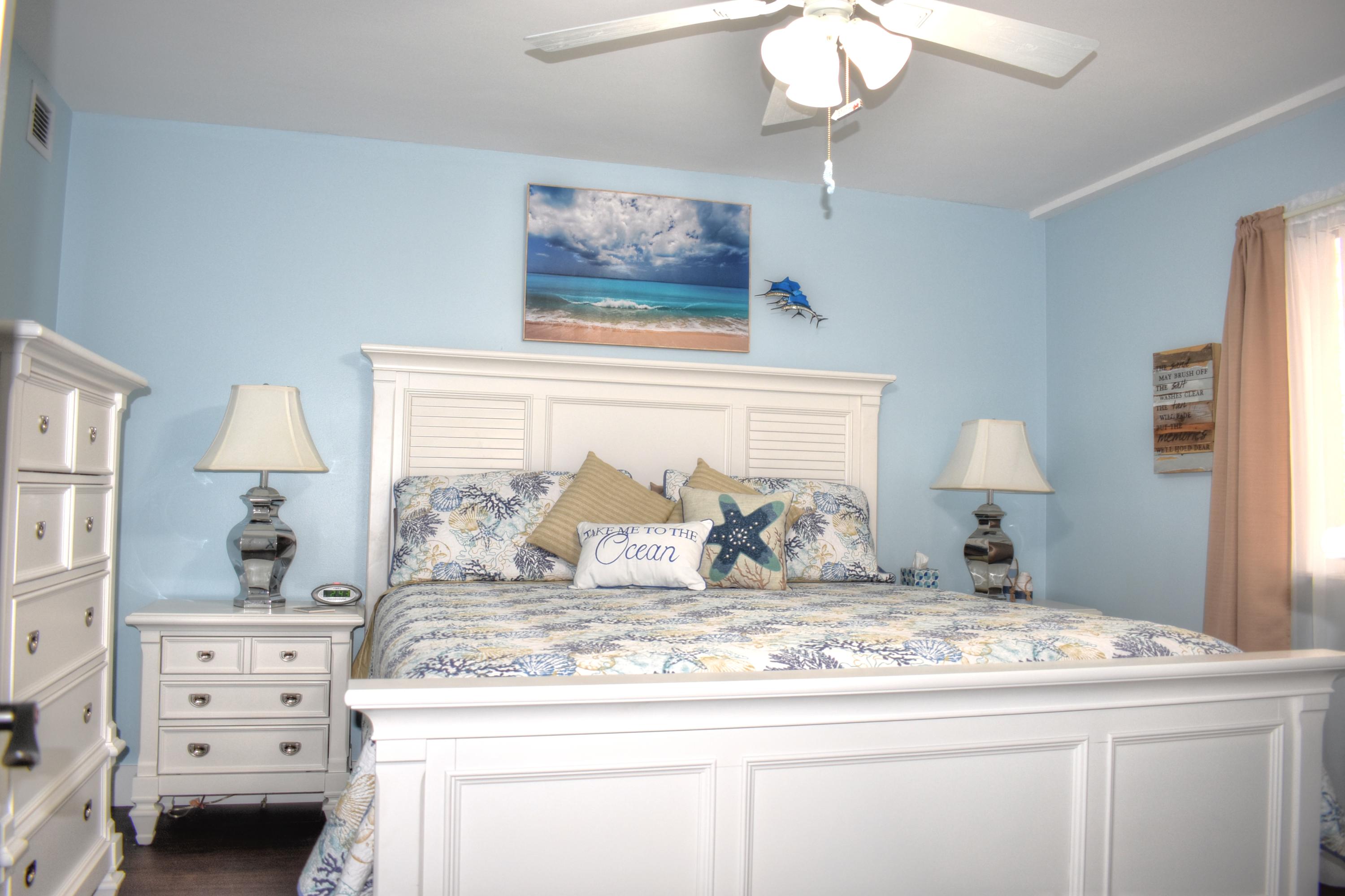 1301 Seafarer 305 Circle 305