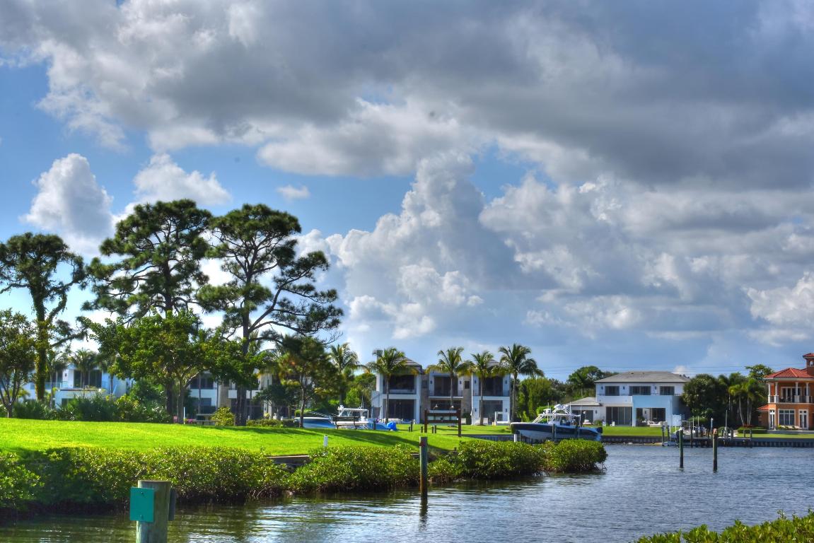 1301 Seafarer 305 Circle 305