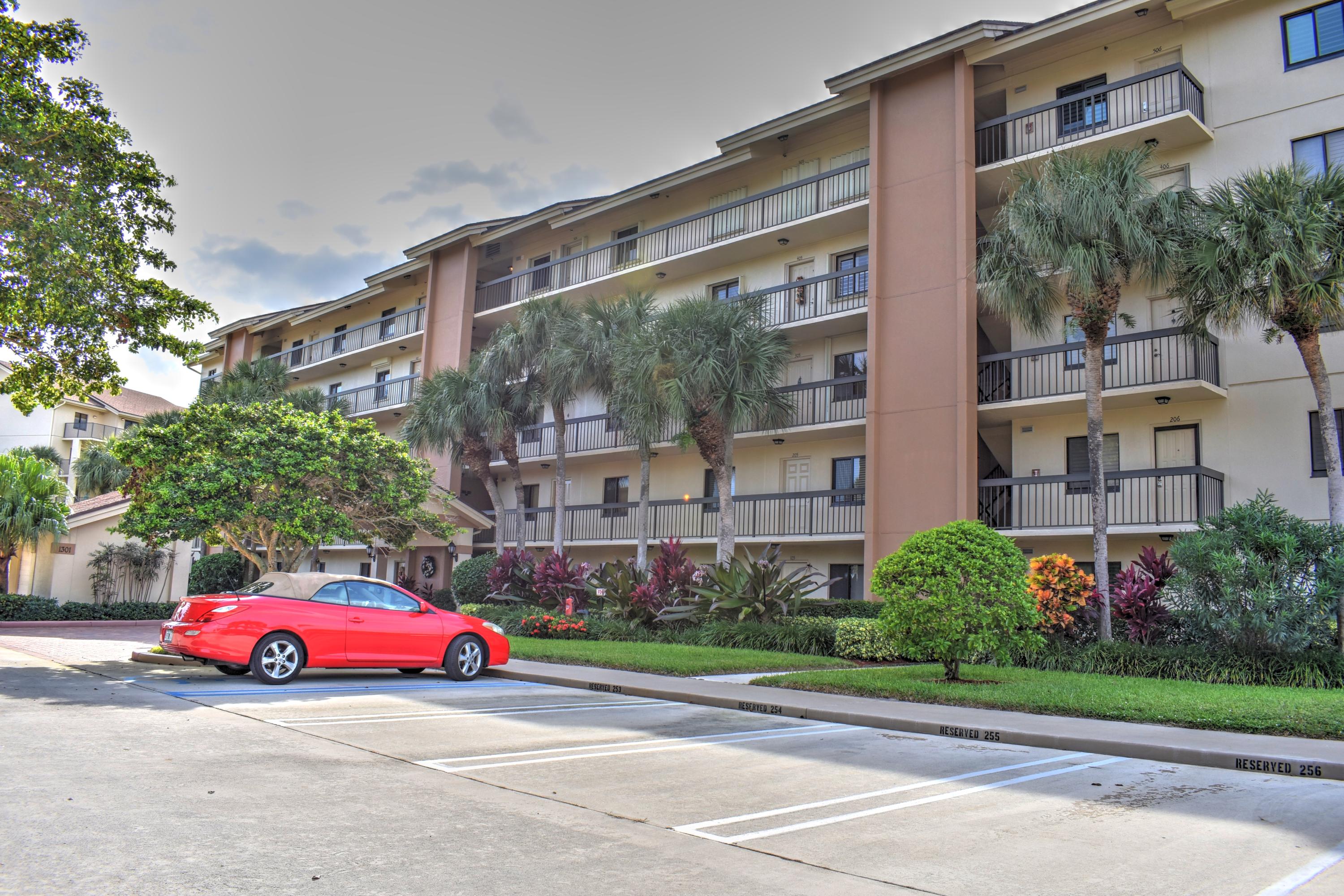 1301 Seafarer 305 Circle 305