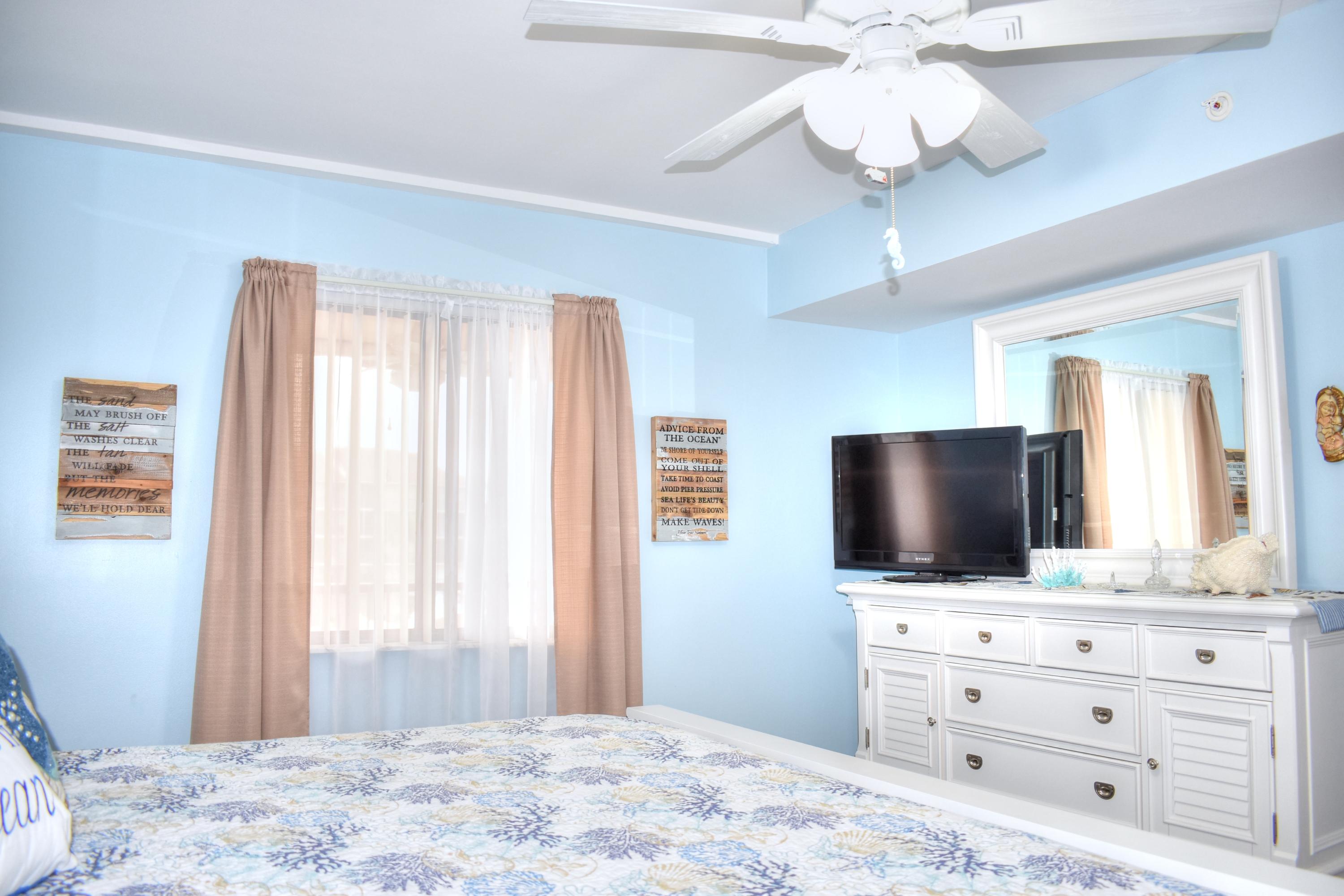 1301 Seafarer 305 Circle 305