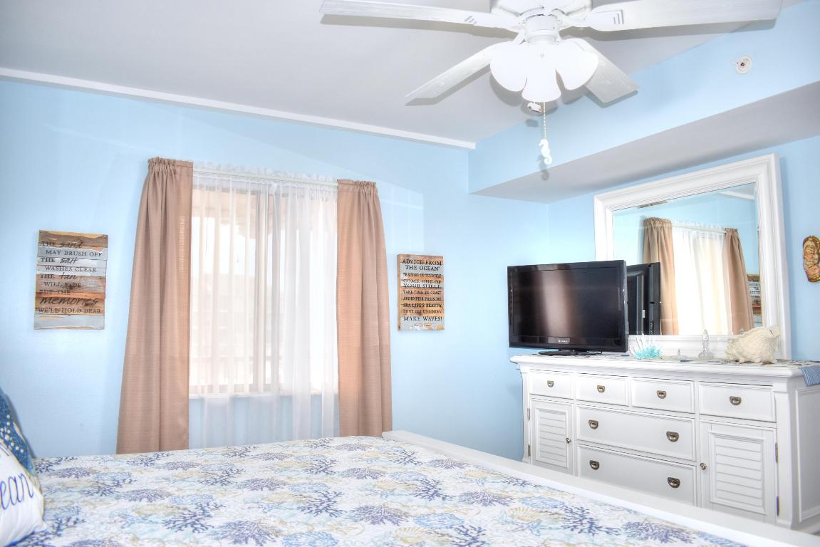 1301 Seafarer 305 Circle 305